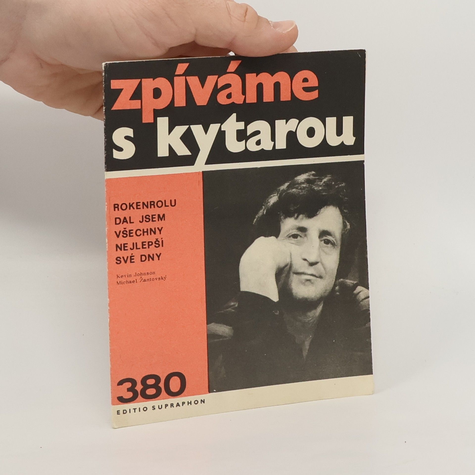 Kolektiv autorů Zpíváme s kytarou 380