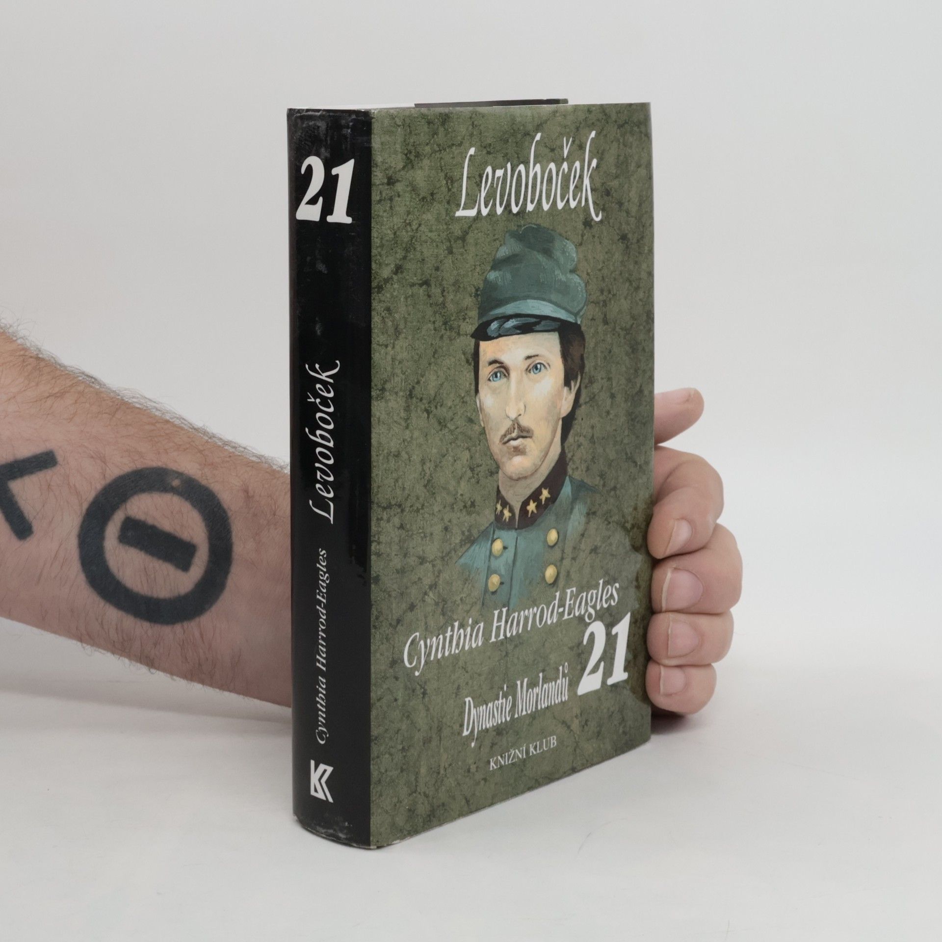 Cynthia Harrod-Eagles Levoboček. Dynastie Morlandů 21