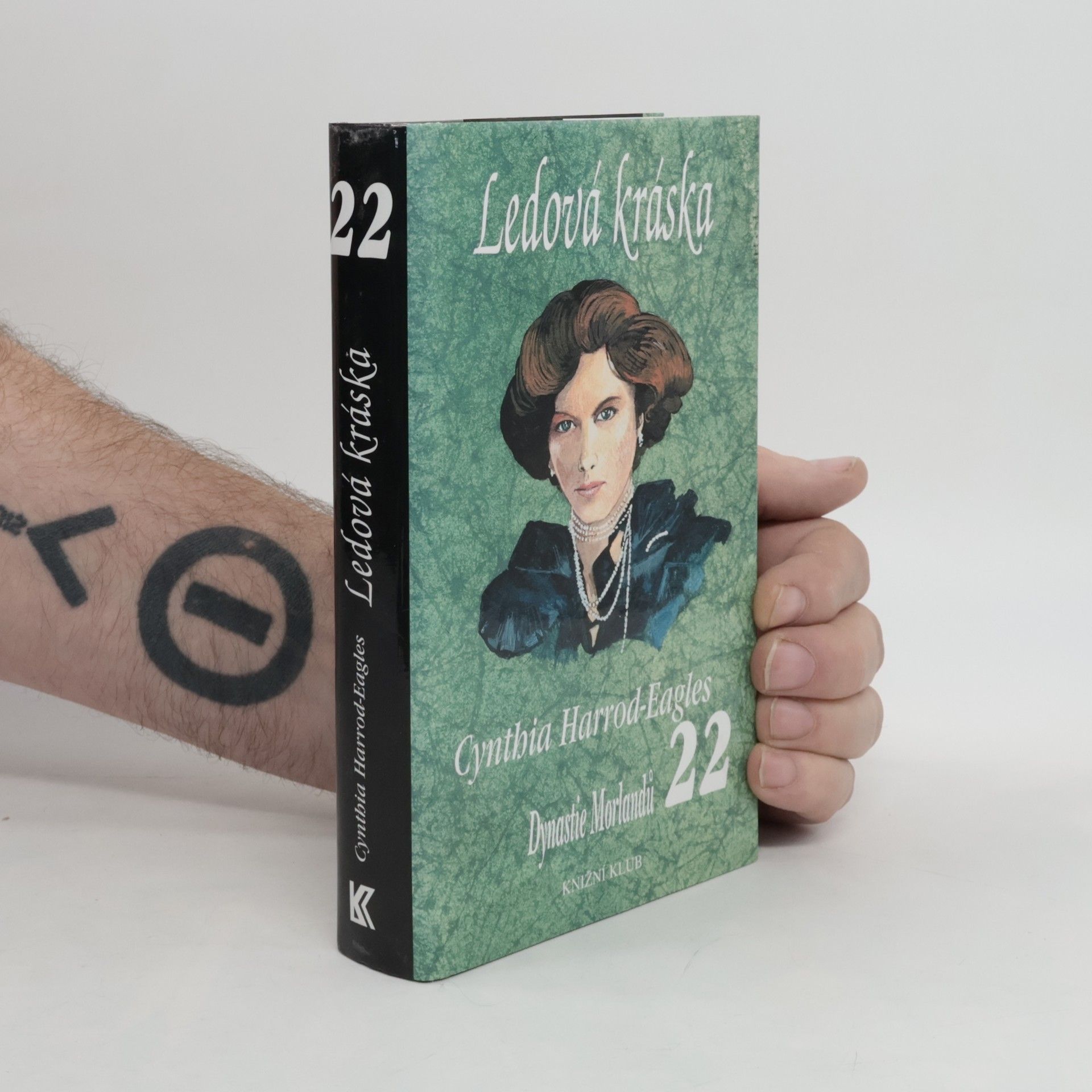 Cynthia Harrod-Eagles Ledová kráska. Dynastie Morlandů. 22. díl