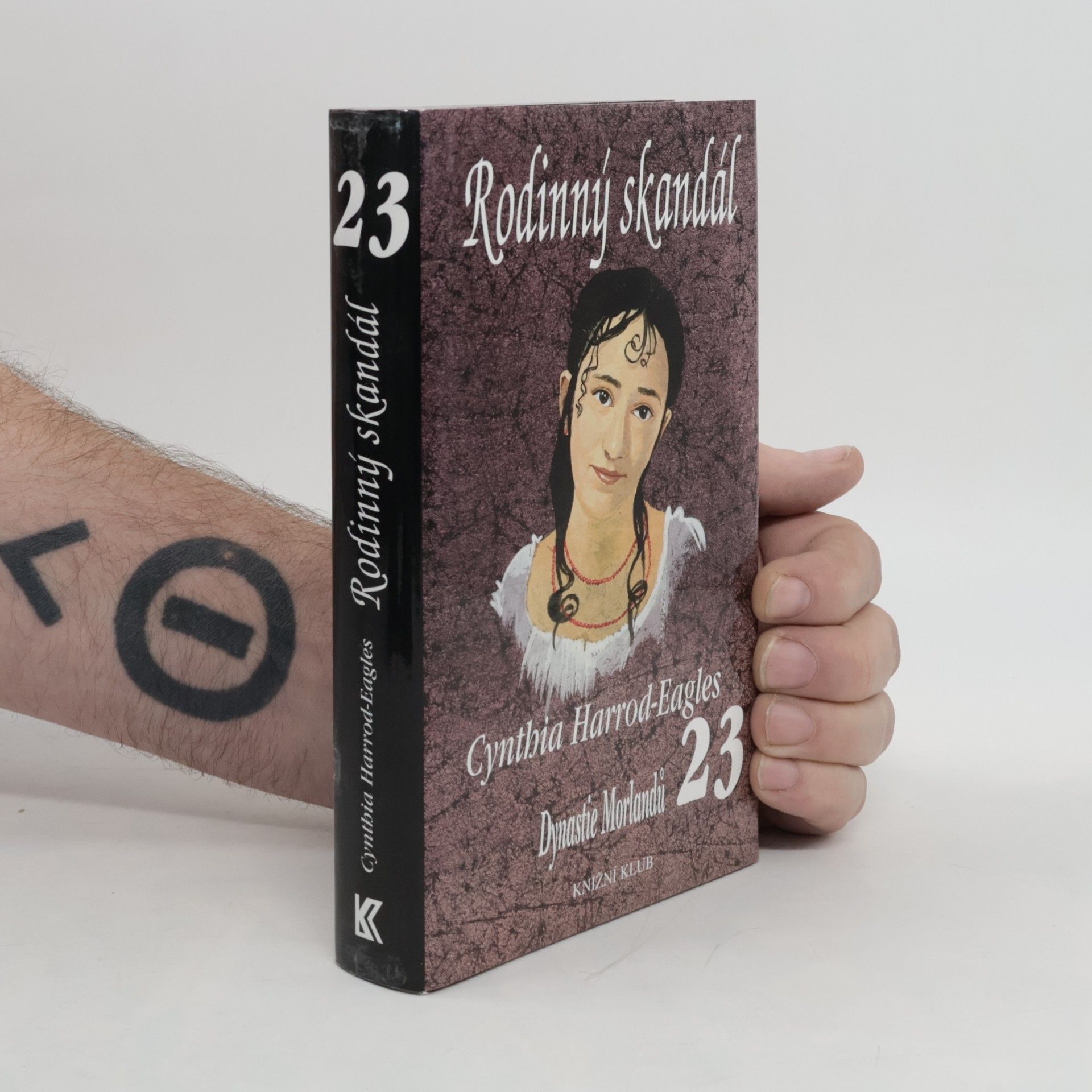 Cynthia Harrod-Eagles Rodinný skandál. Dynastie Morlandů. 23. díl