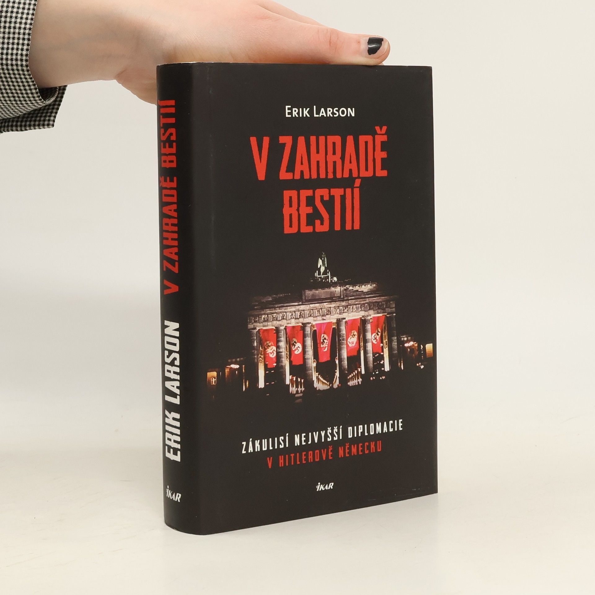 Erik Larson V zahradě bestií. Zákulisí nejvyšší diplomacie v Hitlerově Německu