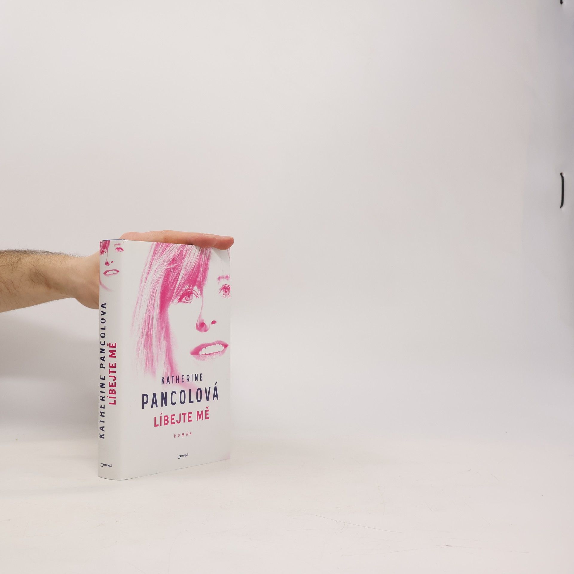 Katherine Pancol Líbejte mě