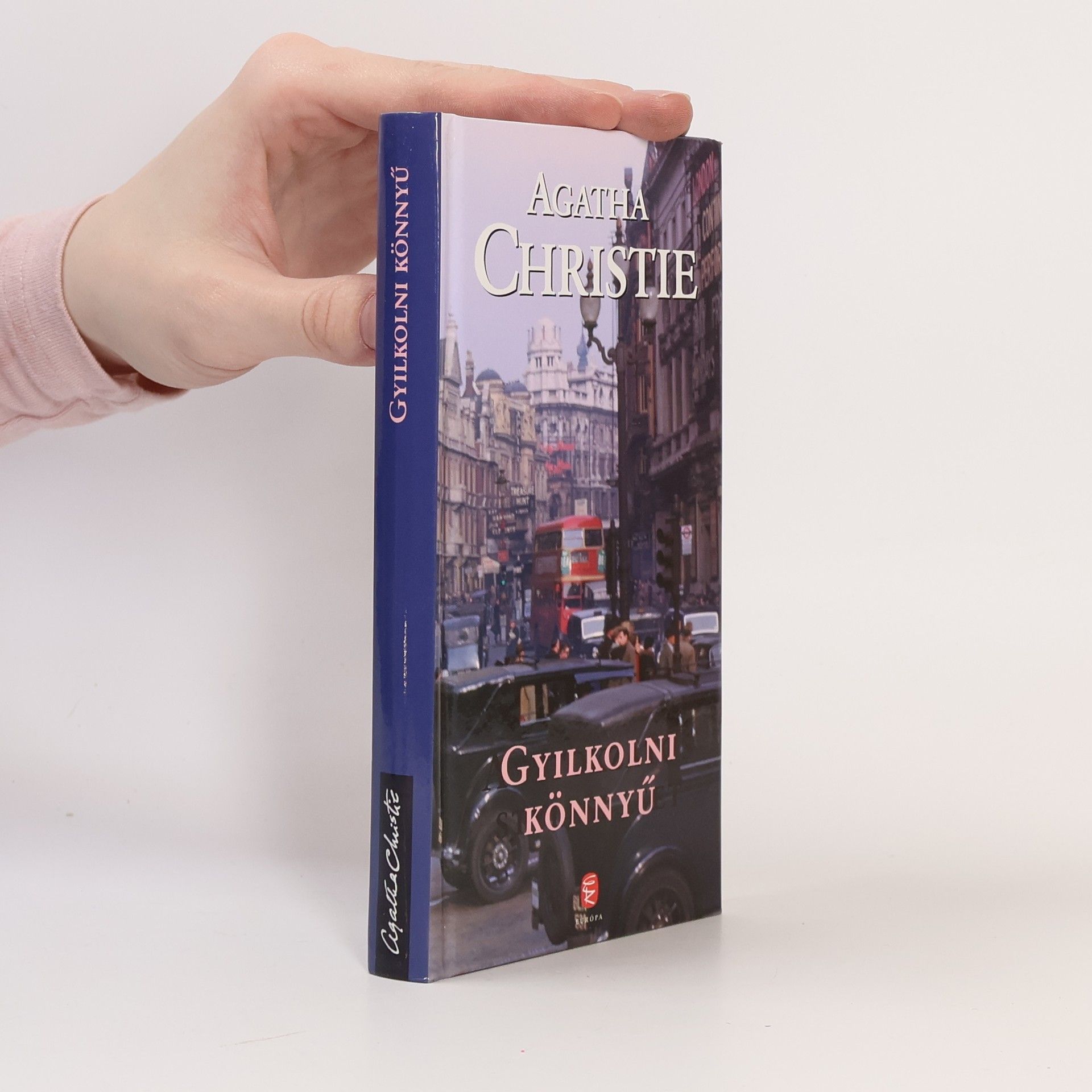 Dóra Elekes Gyilkolni könnyű