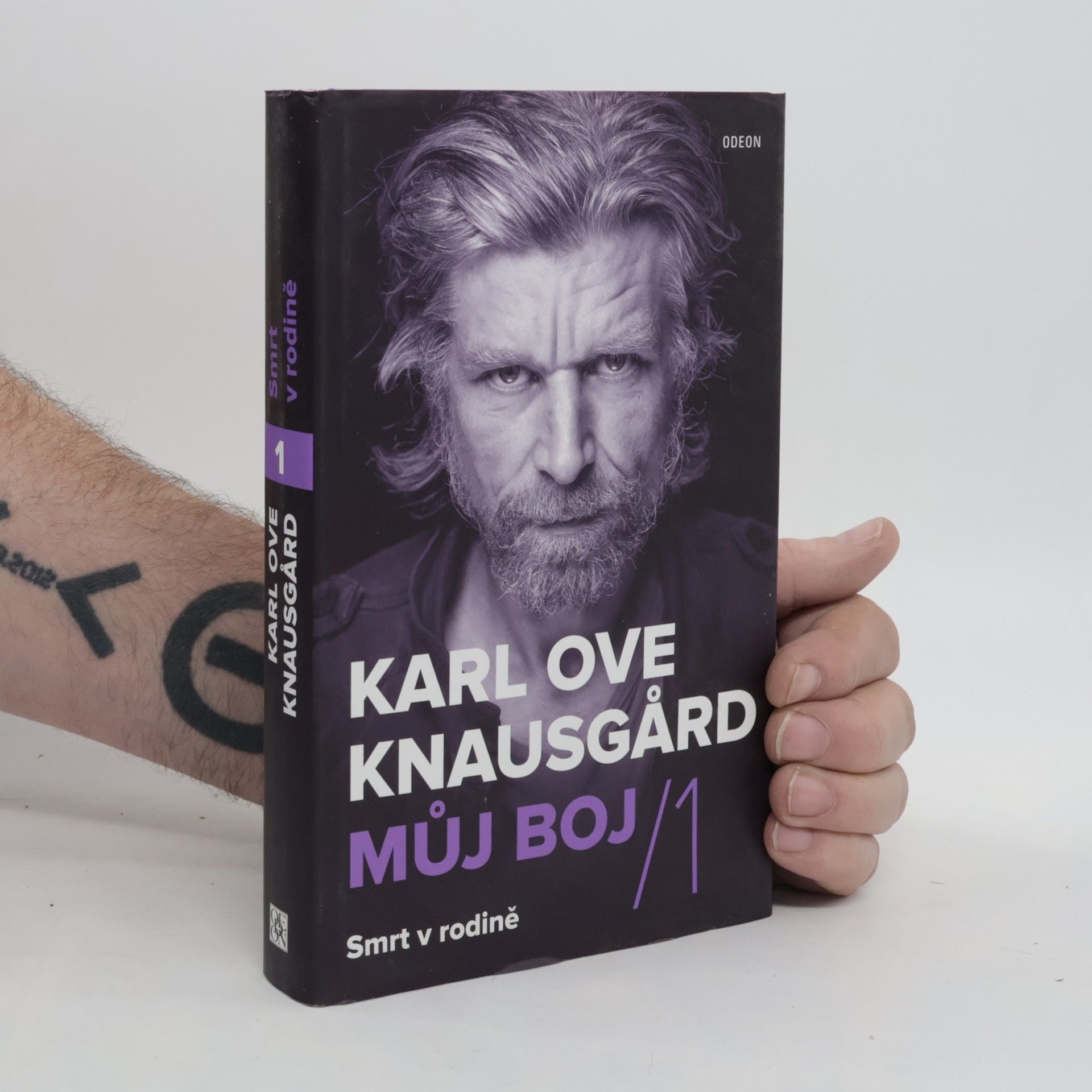 Karl Ove Knausgård Můj boj. 1, Smrt v rodině