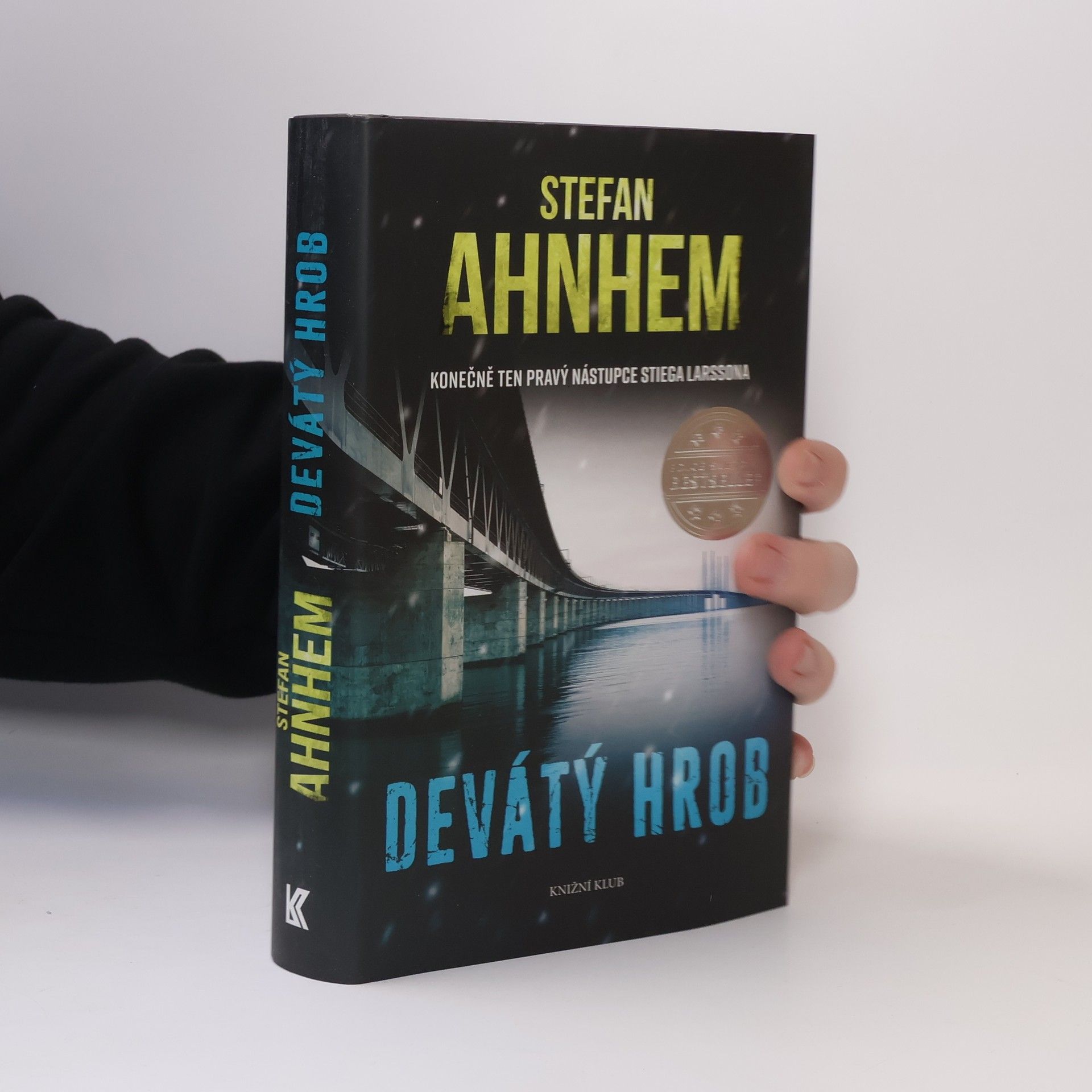 Stefan Ahnhem Devátý hrob