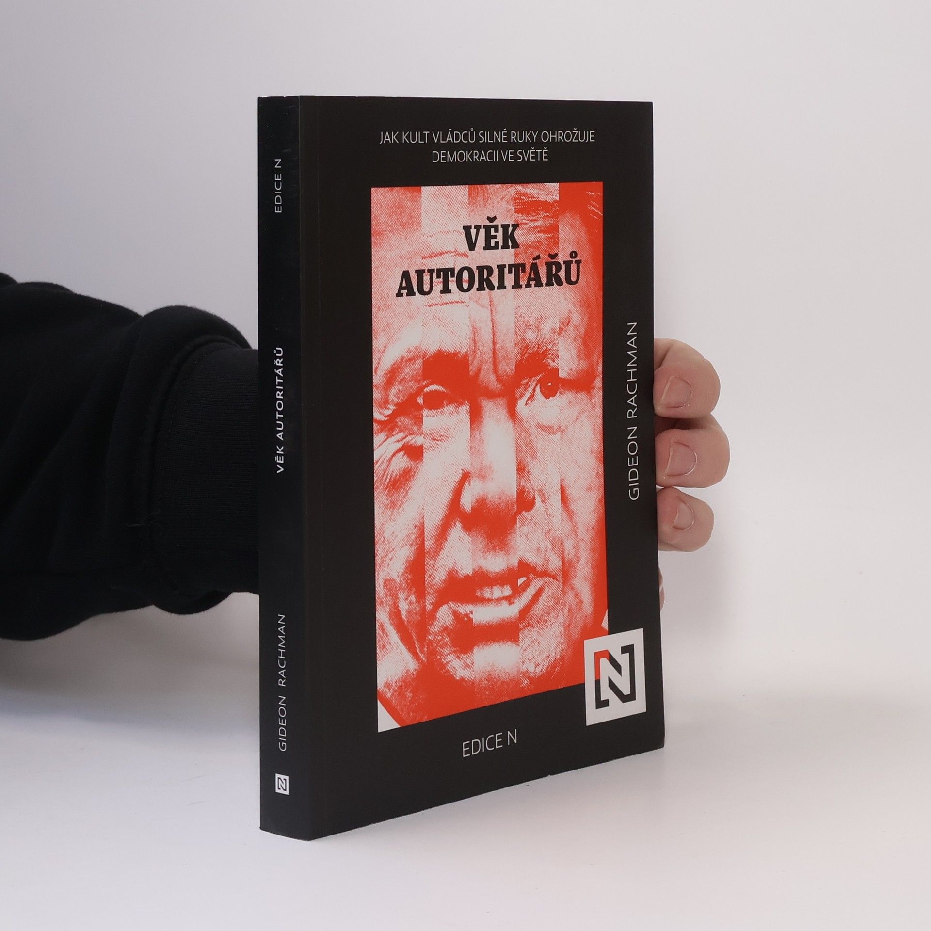 Jiří Kobělka Věk autoritářů : jak kult vládců silné ruky ohrožuje demokracii ve světě