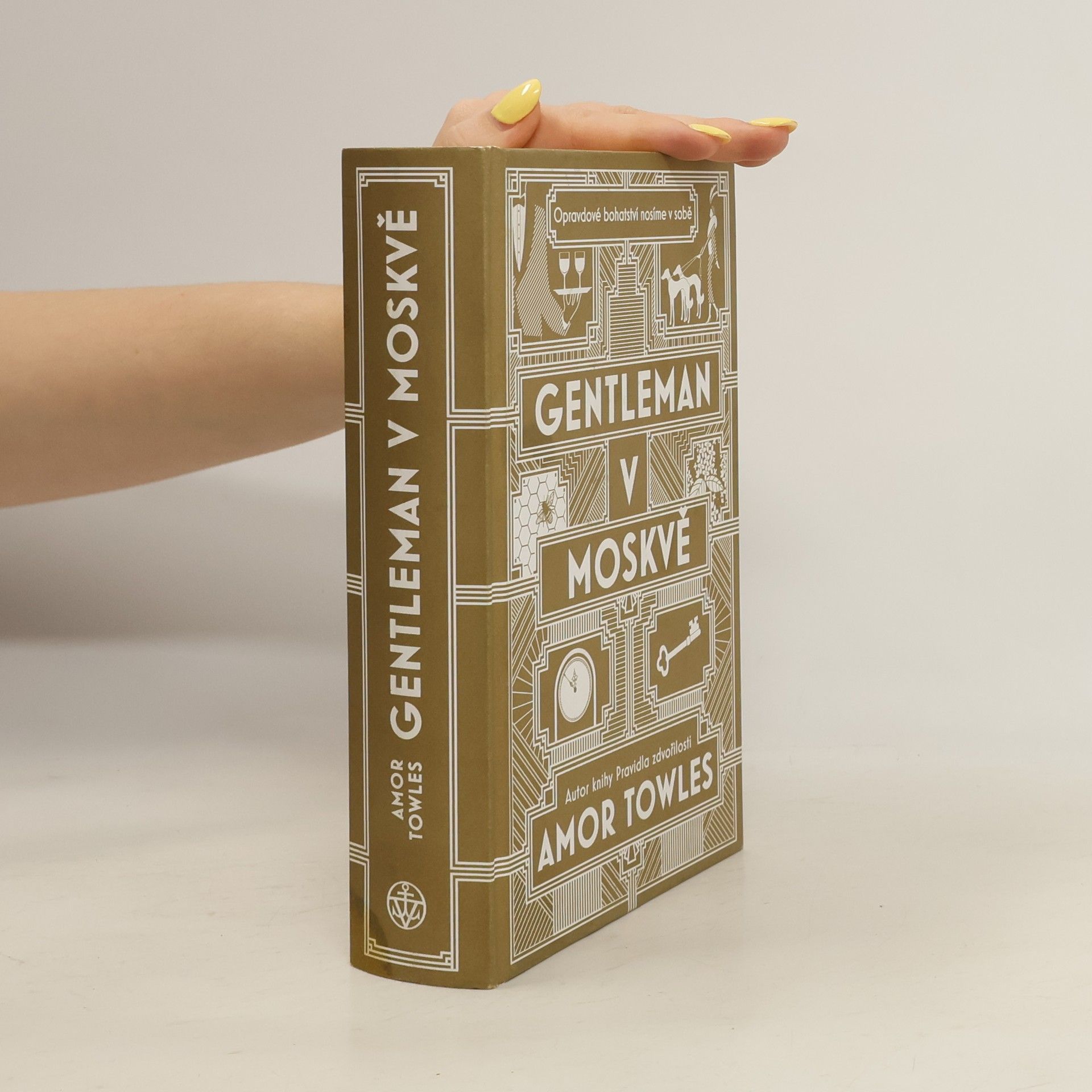 Amor Towles Gentleman v Moskvě