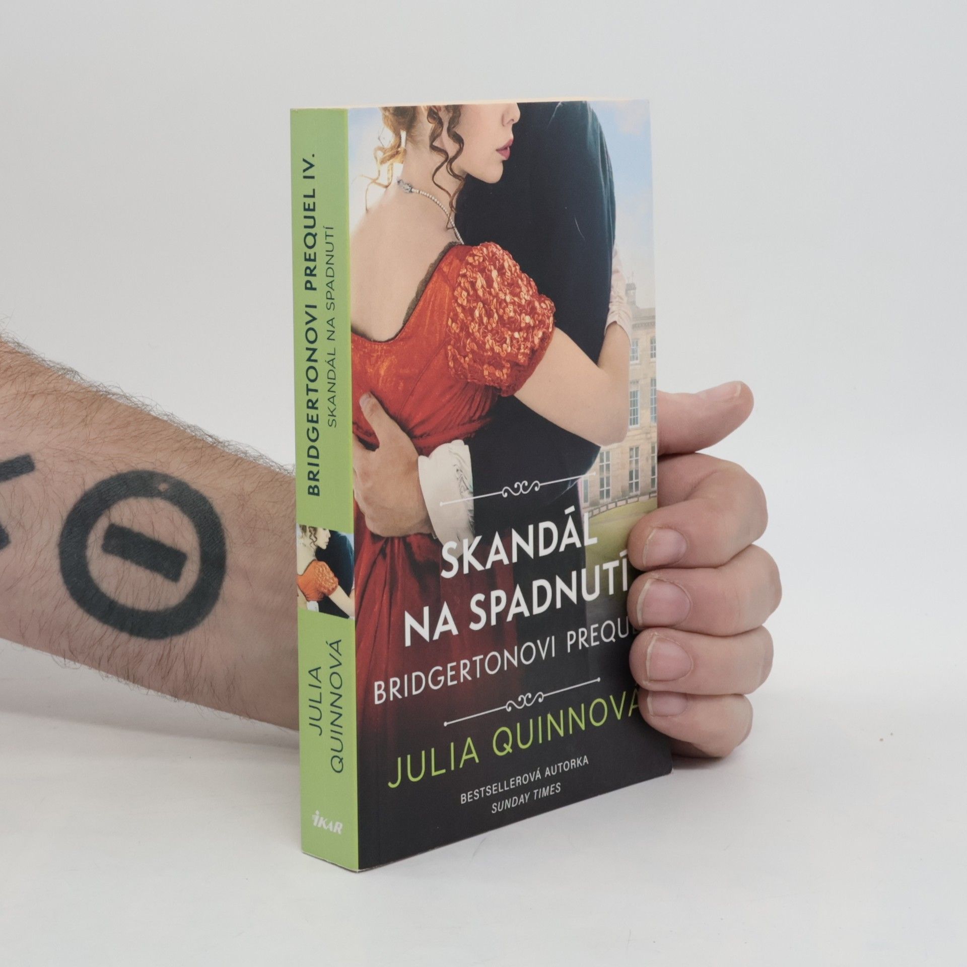 Julia Quinn Skandál na spadnutí