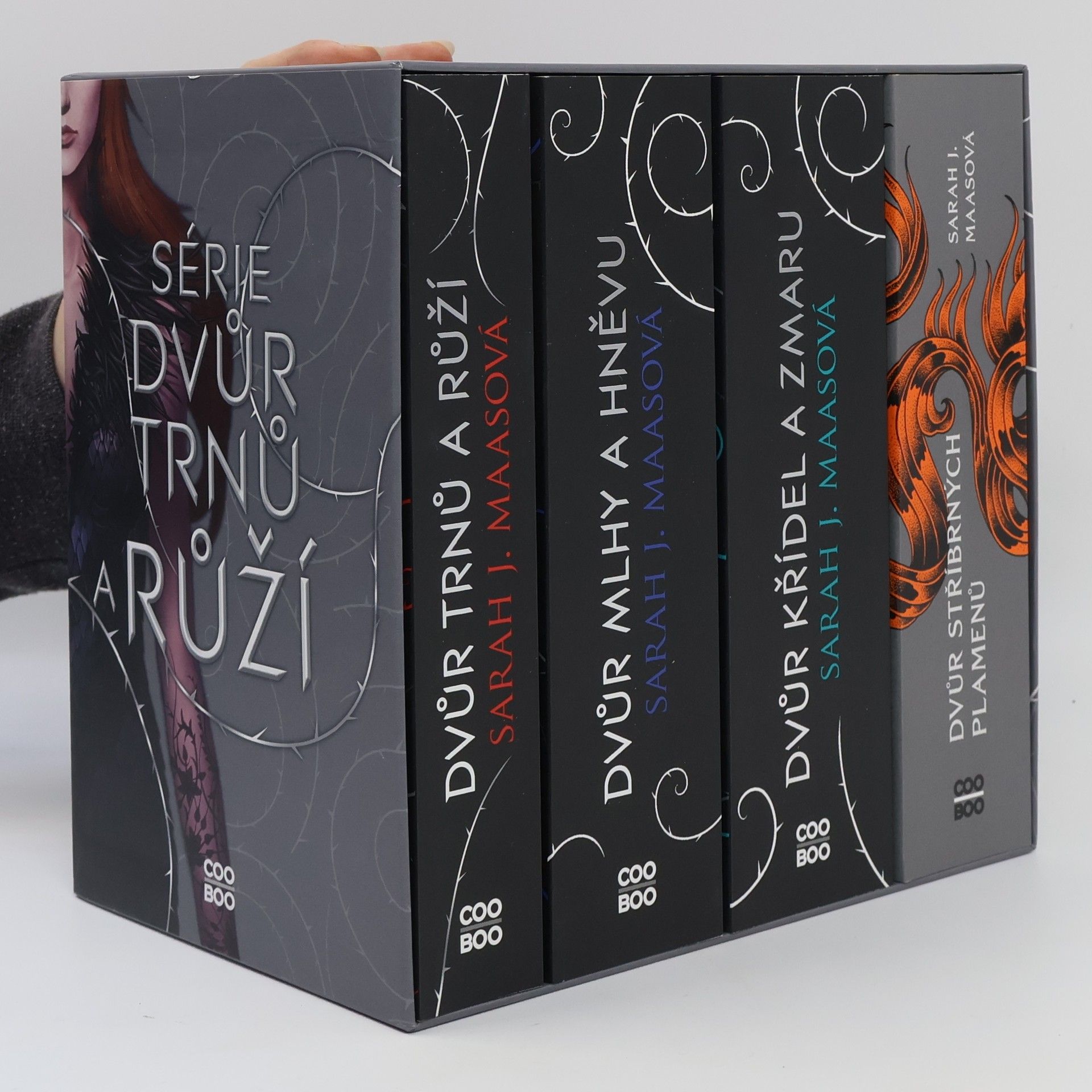 Sarah J. Maas Dvůr trnů a růží 1-4