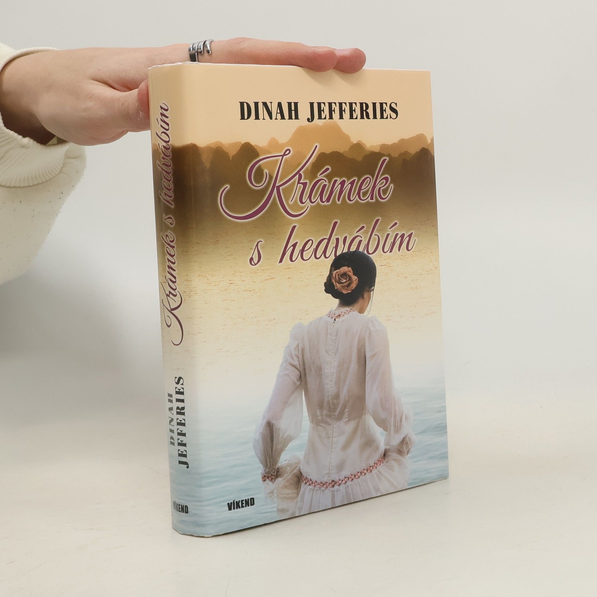 Dinah Jefferies Krámek s hedvábím