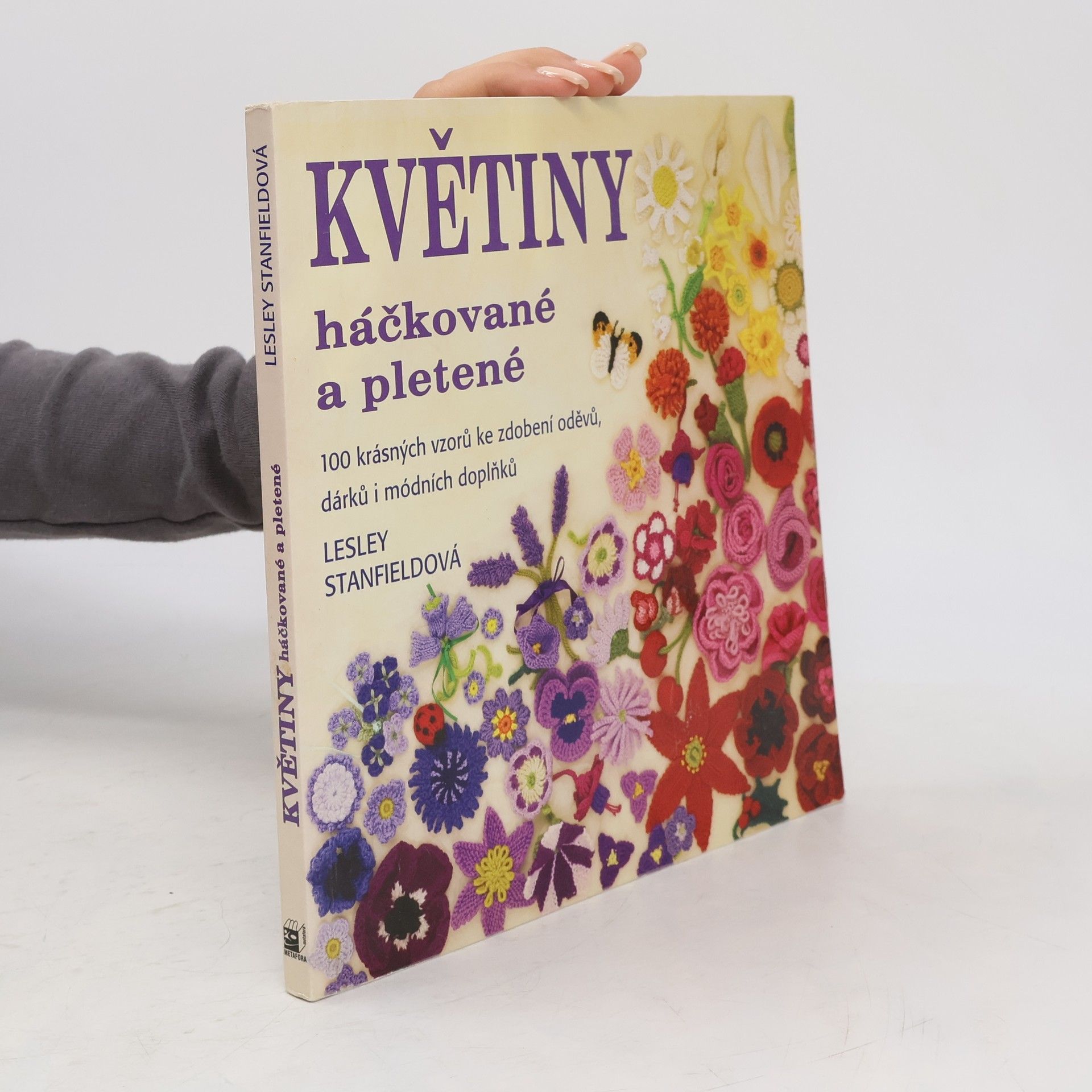 Lesley Stanfield Květiny háčkované a pletené