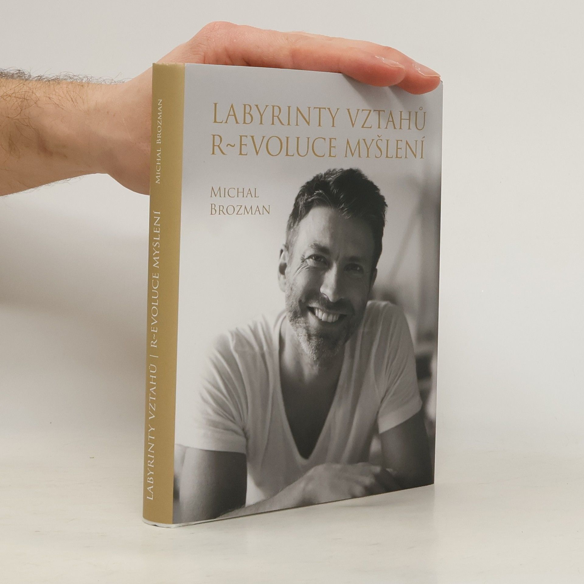 Labyrinty vztahů, r~evoluce myšlení