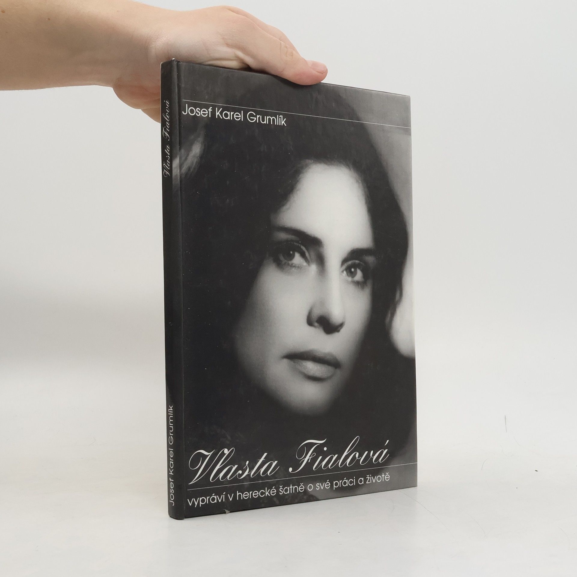 Vlasta Fialová Vlasta Fialová vypráví v herecké šatně o své práci a životě