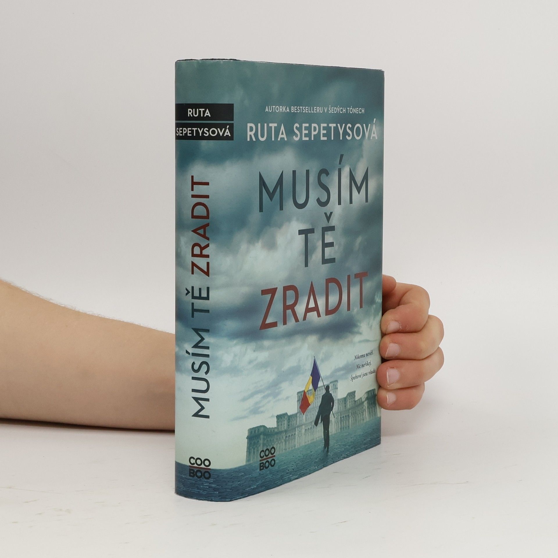 Ruta Sepetys Musím tě zradit