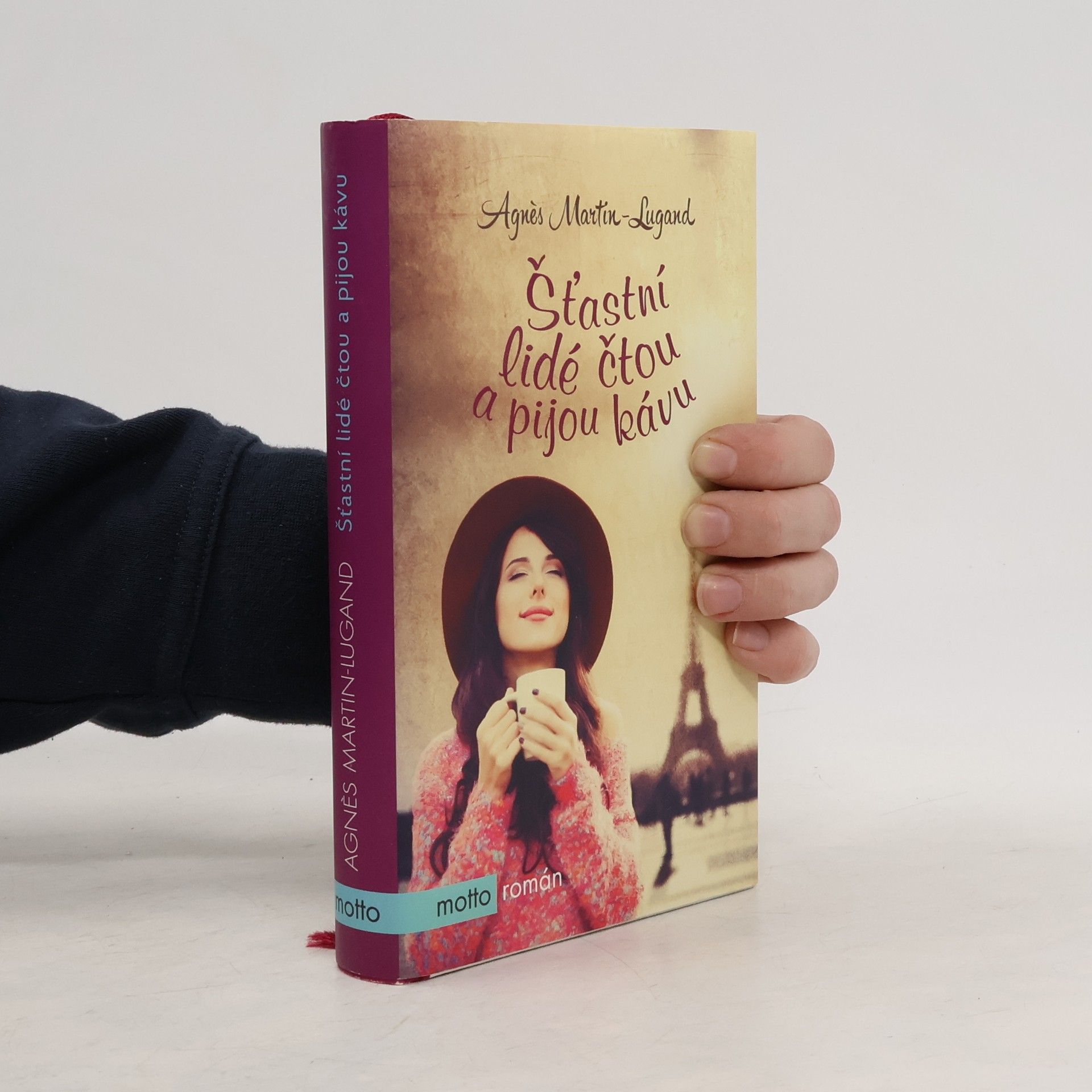 Šťastní lidé čtou a pijou kávu