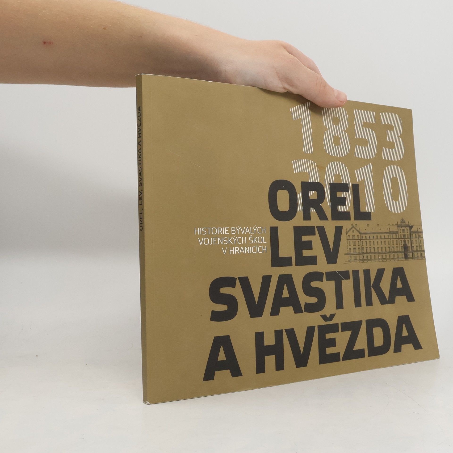 Orel, lev, svastika a hvězda