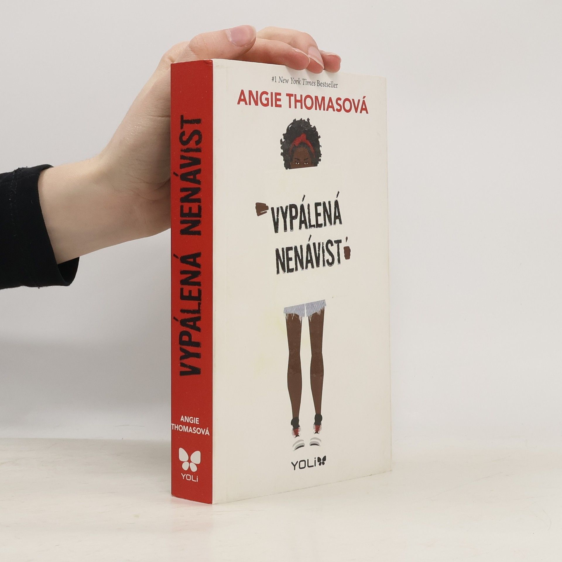 Angie Thomas Vypálená nenávist