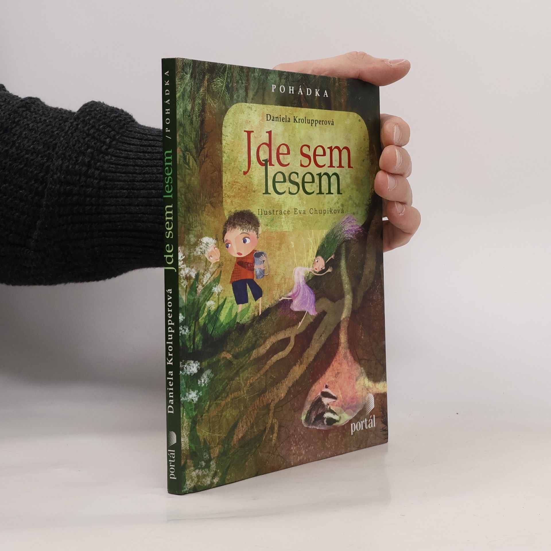 Daniela Krolupperová Jde sem lesem