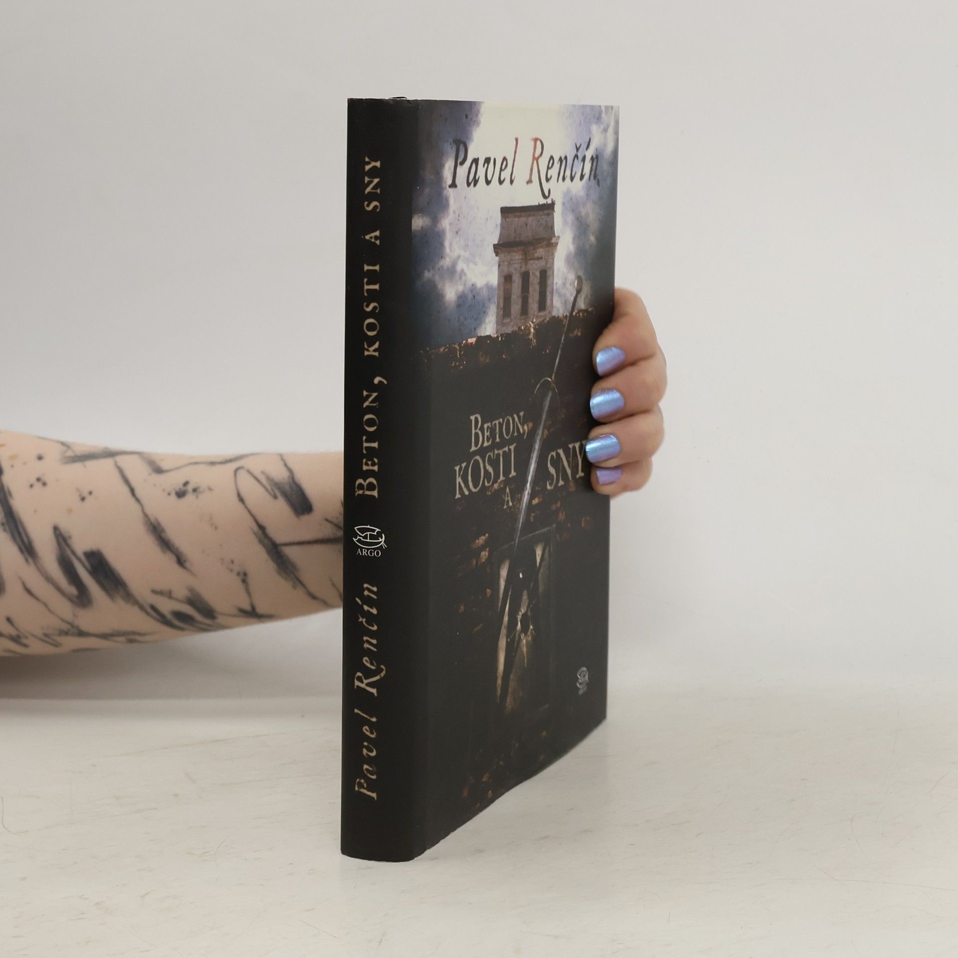 Pavel Renčín Beton, kosti a sny