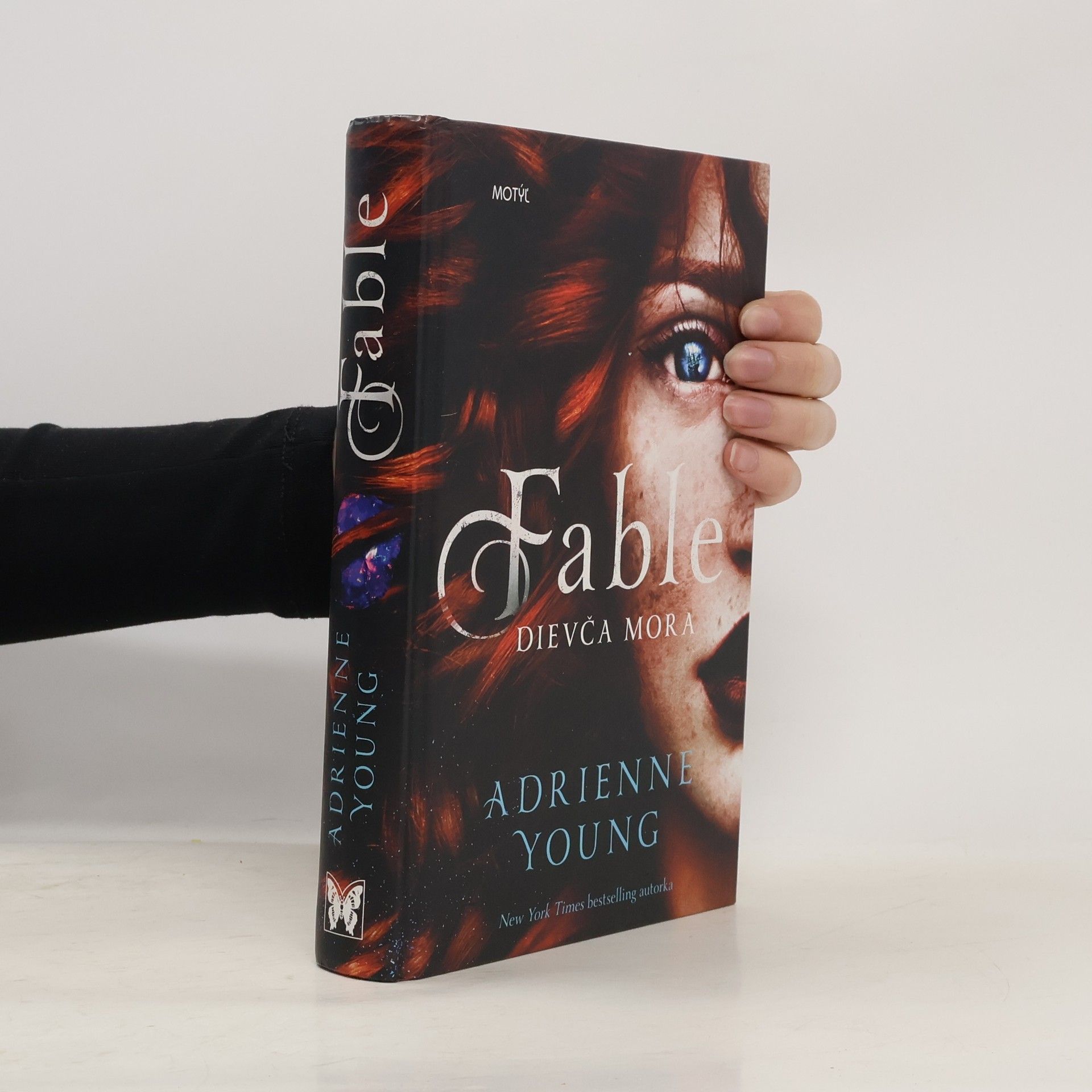 Adrienne Young Fable. Dievča mora