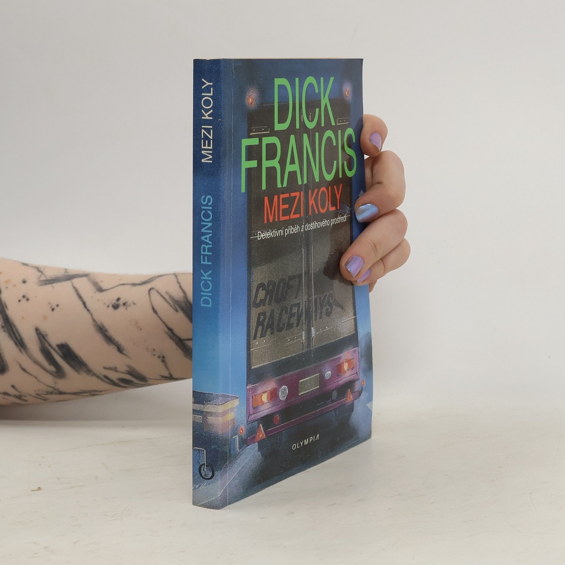 Dick Francis Mezi koly. Detektivní příběh z dostihového prostředí