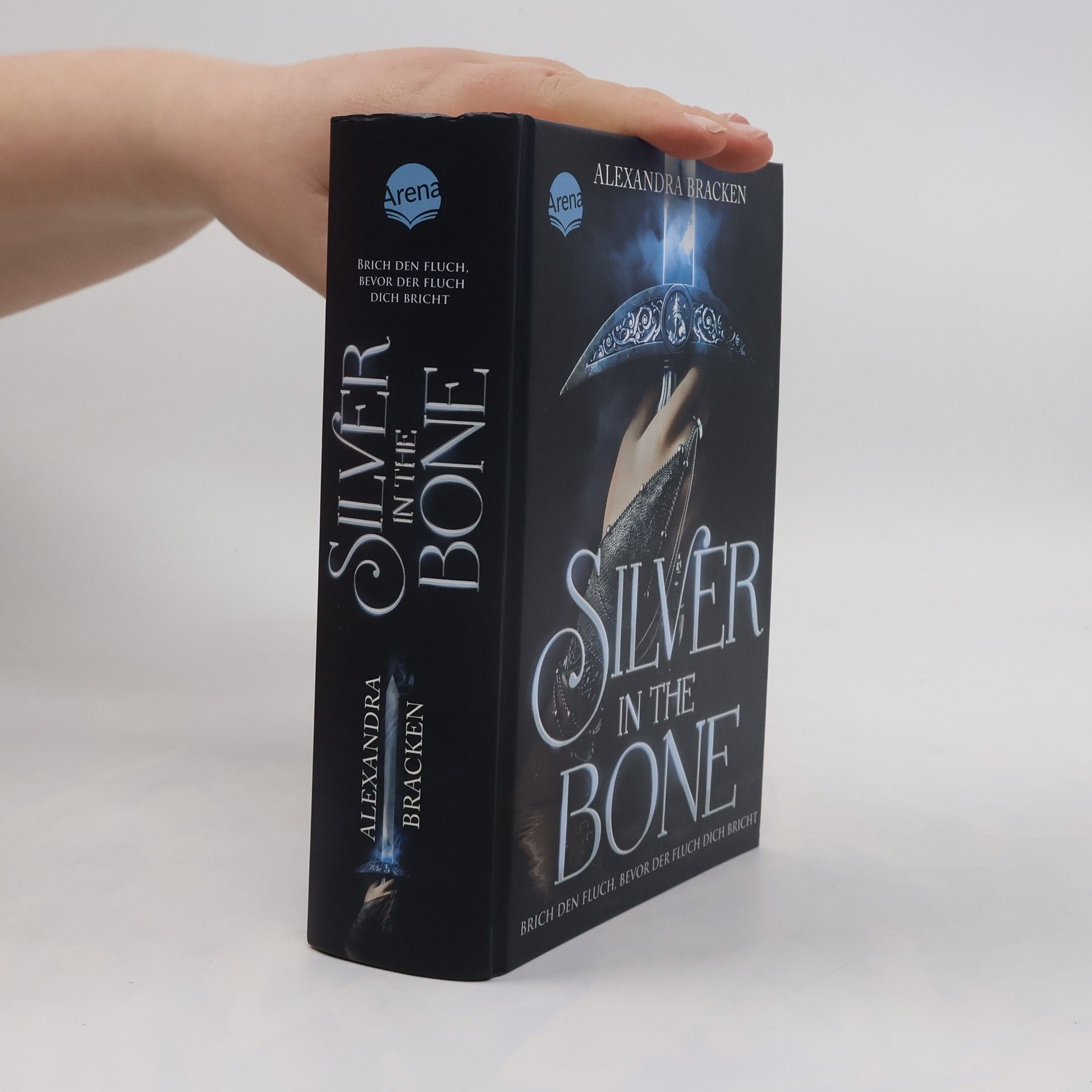 Alexandra Bracken Silver in the Bone. Brich den Fluch, bevor der Fluch dich bricht (Die Hollower-Saga 1)