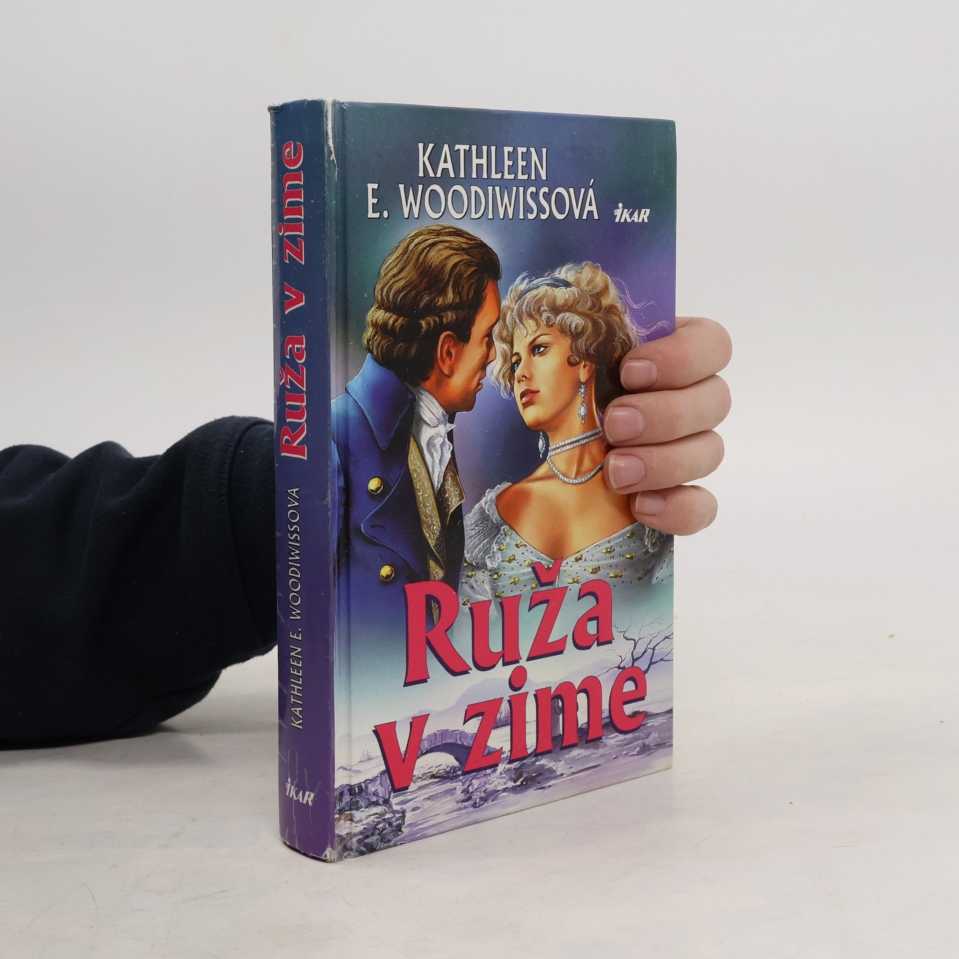 Kathleen E. Woodiwiss Ruža v zime