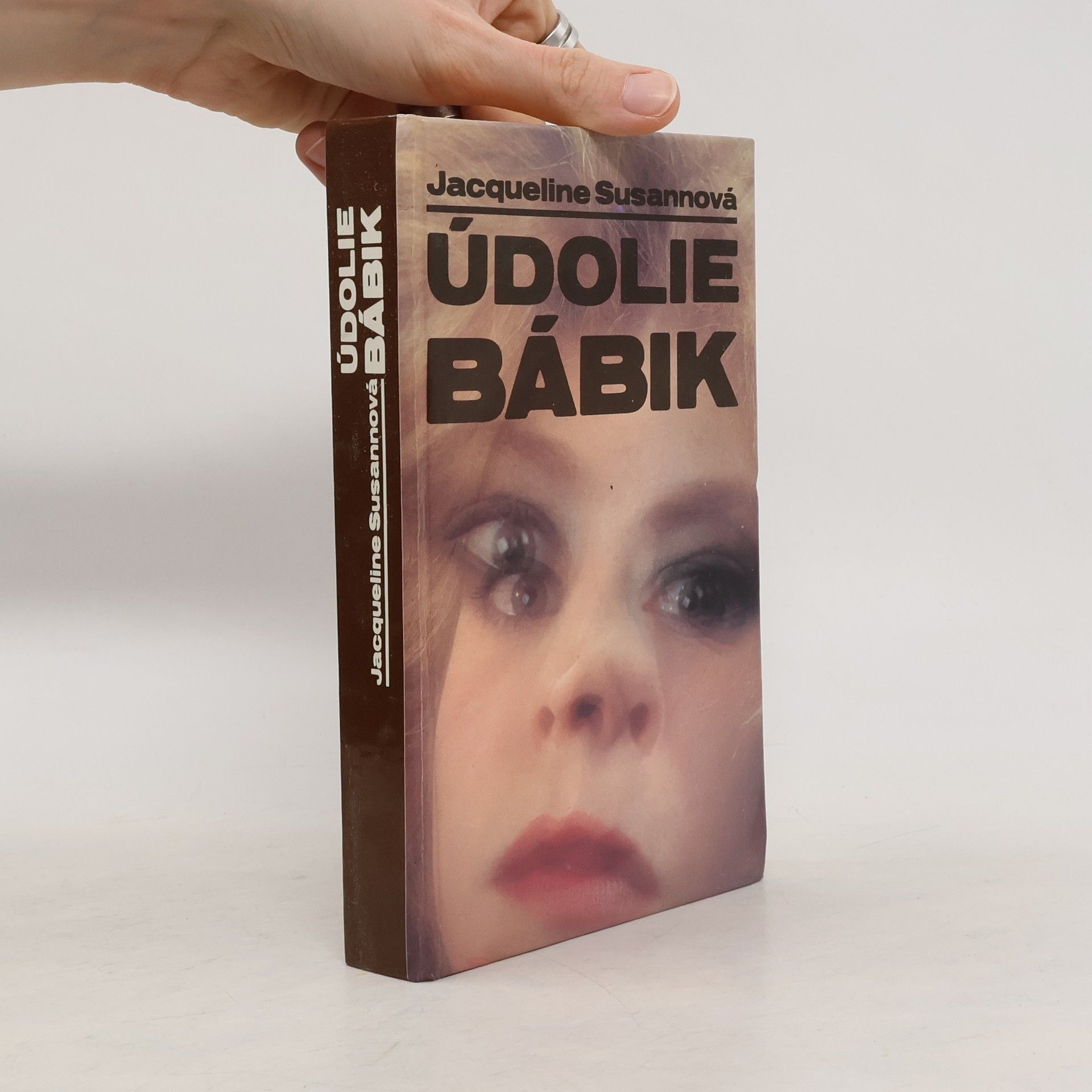 Jacqueline Susann Údolie bábik