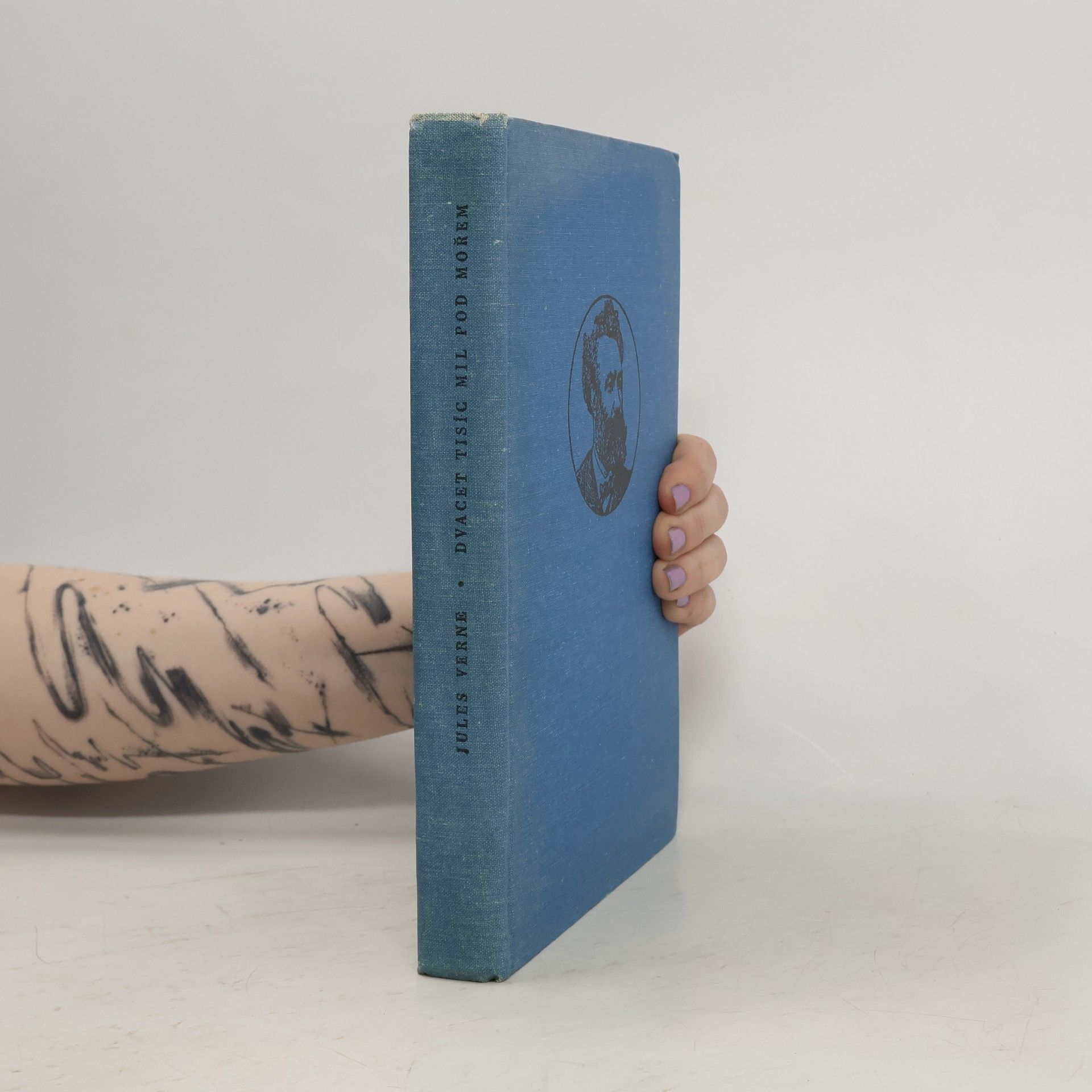 Jules Verne Dvacet tisíc mil pod mořem