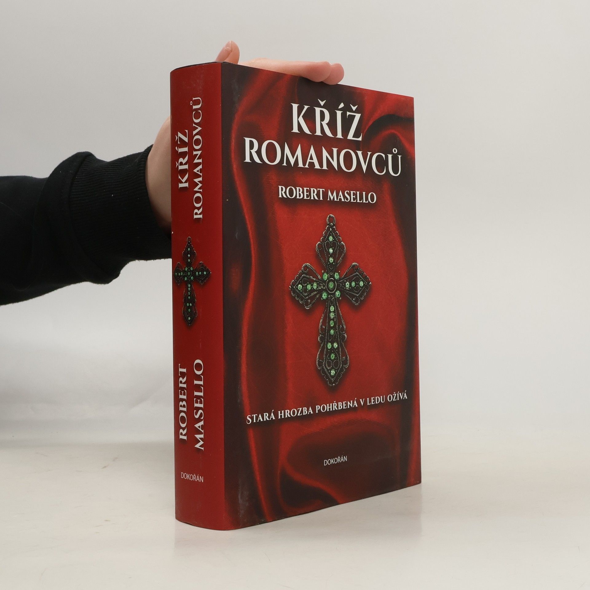 Robert Masello Kříž Romanovců