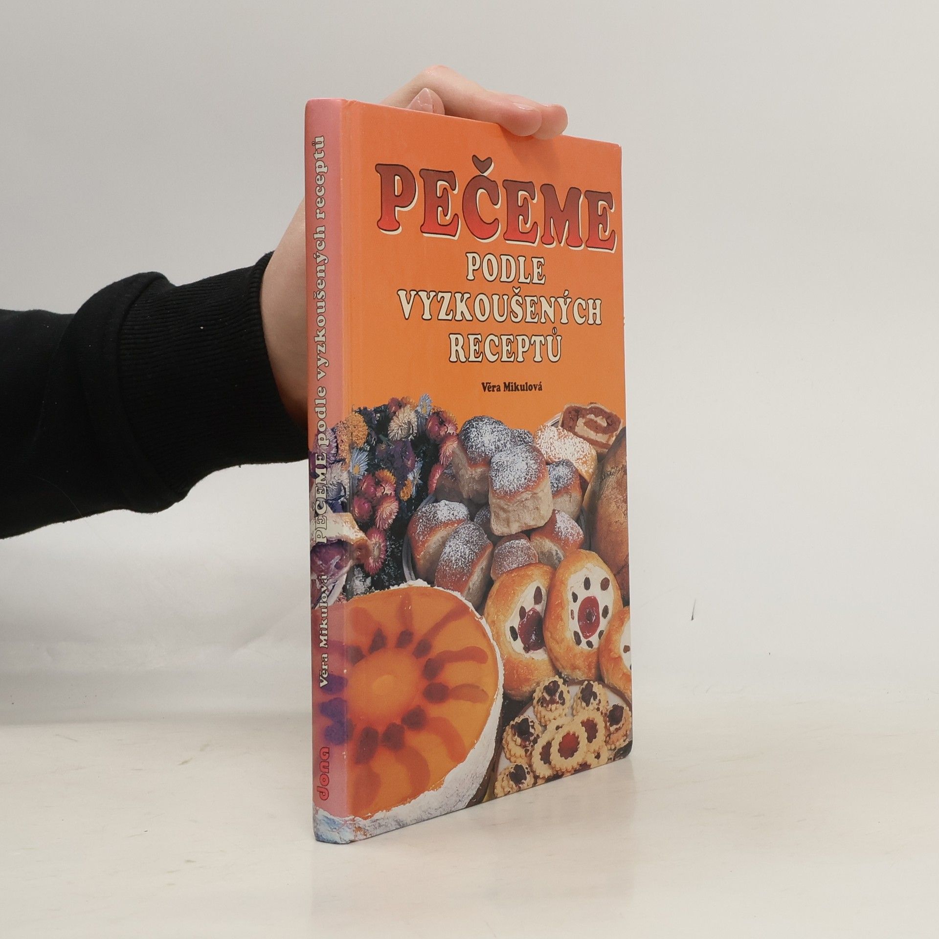 Věra Mikulová Pečeme podle vyzkoušených receptů