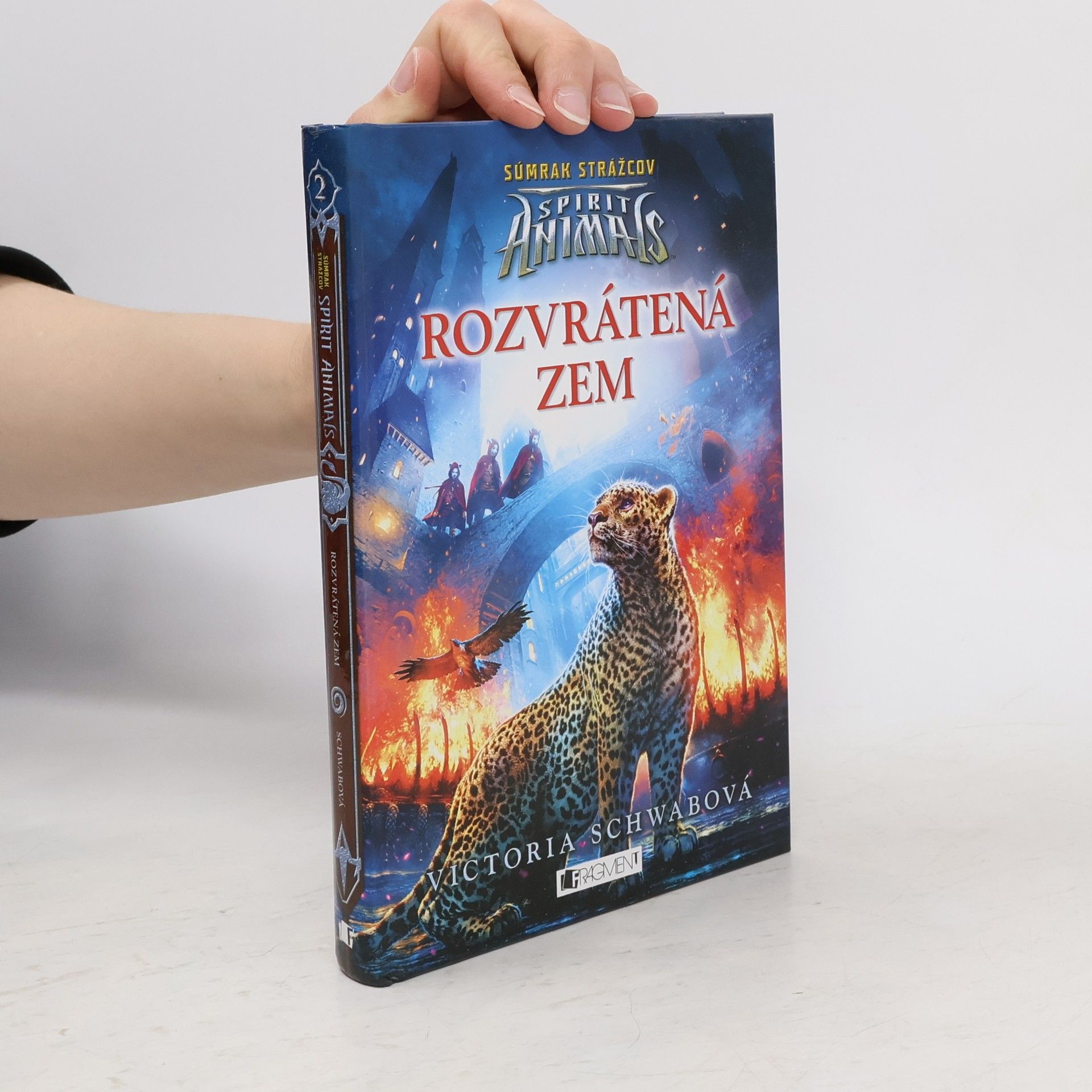 Victoria Schwab Rozvrátená zem