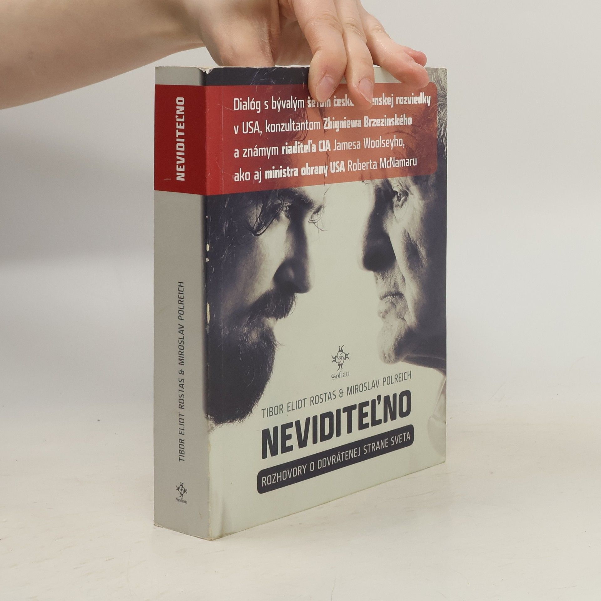 Tibor Eliot Rostas Neviditeľno: rozhovory o odvrátenej strane sveta