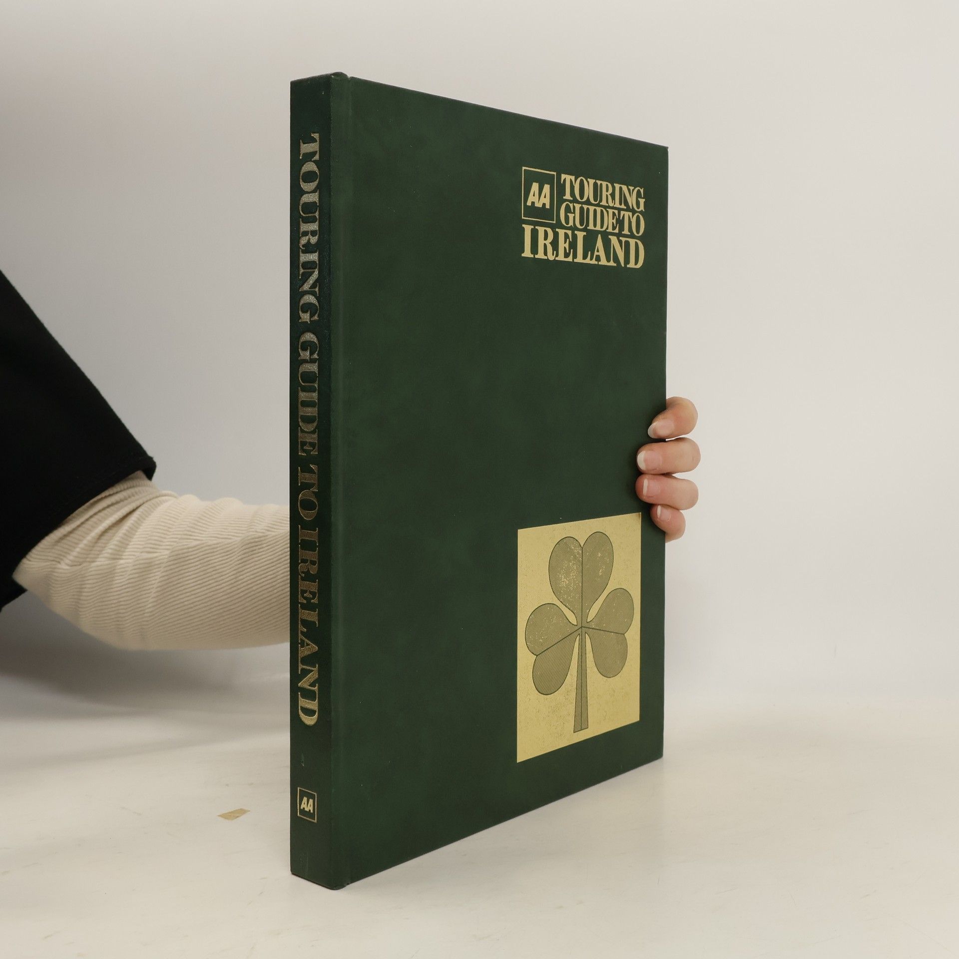 Automobile Association AA Touring Guide to Ireland