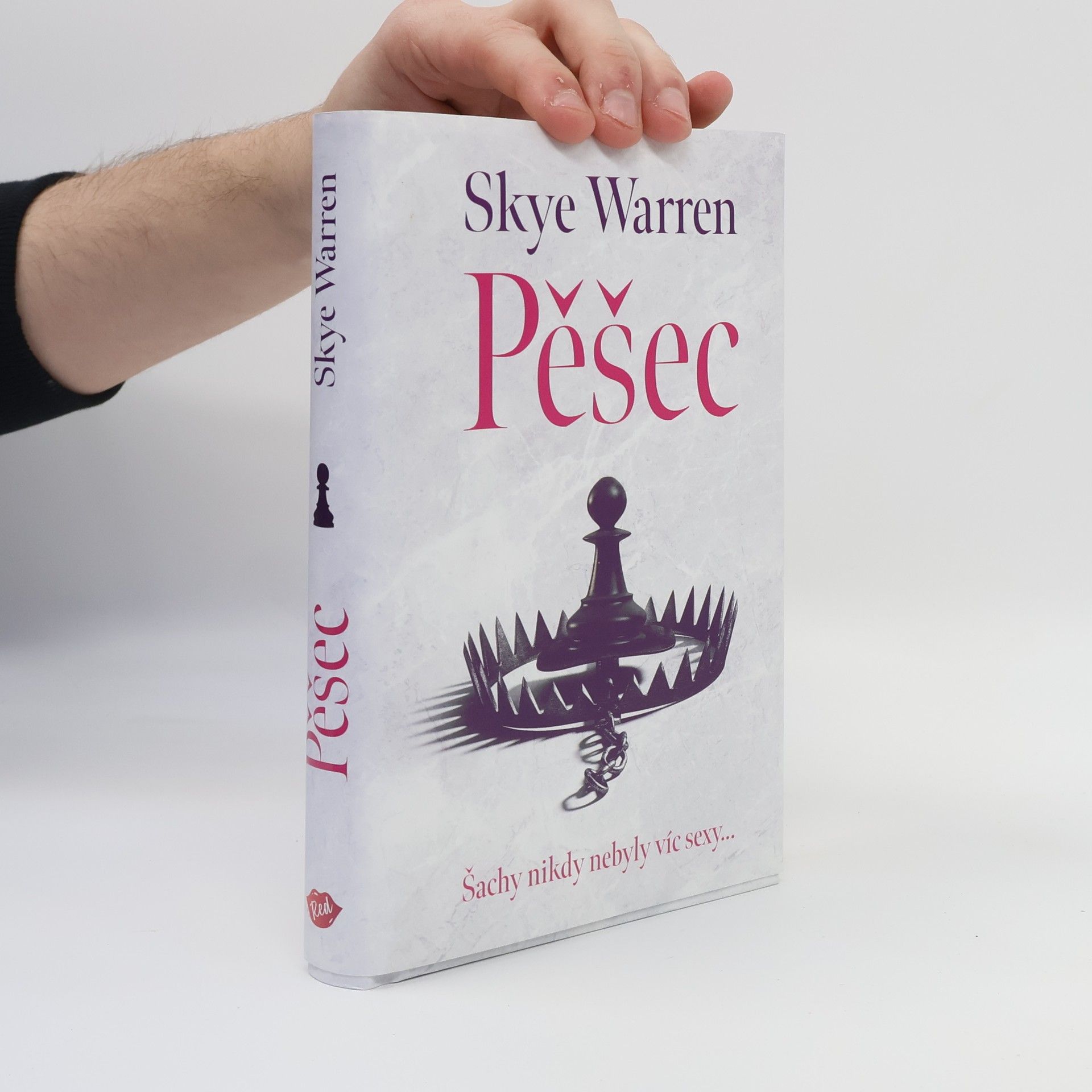 Skye Warren Pěšec