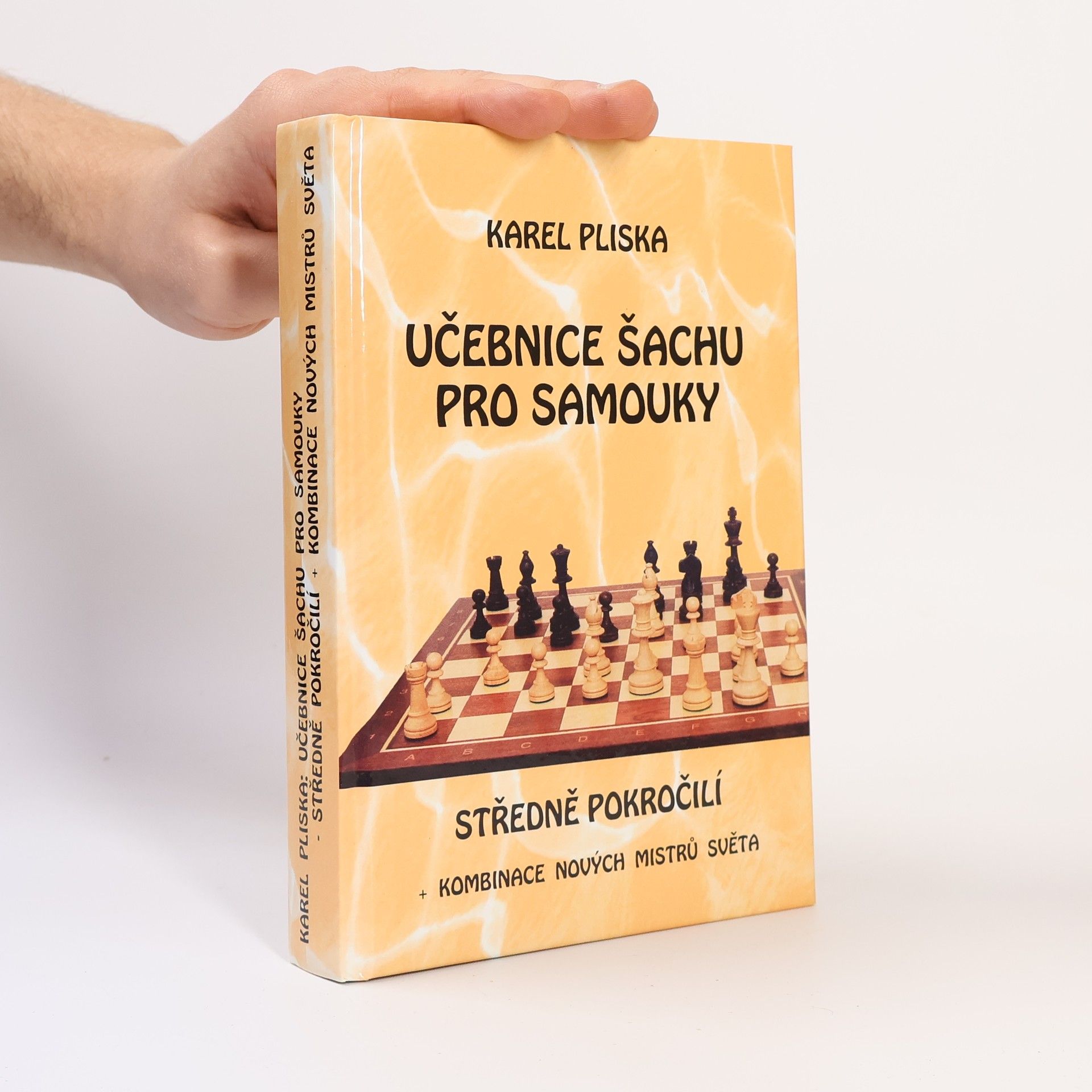 Učebnice šachu pro samouky. Středně pokročilí + kombinace nových mistrů světa