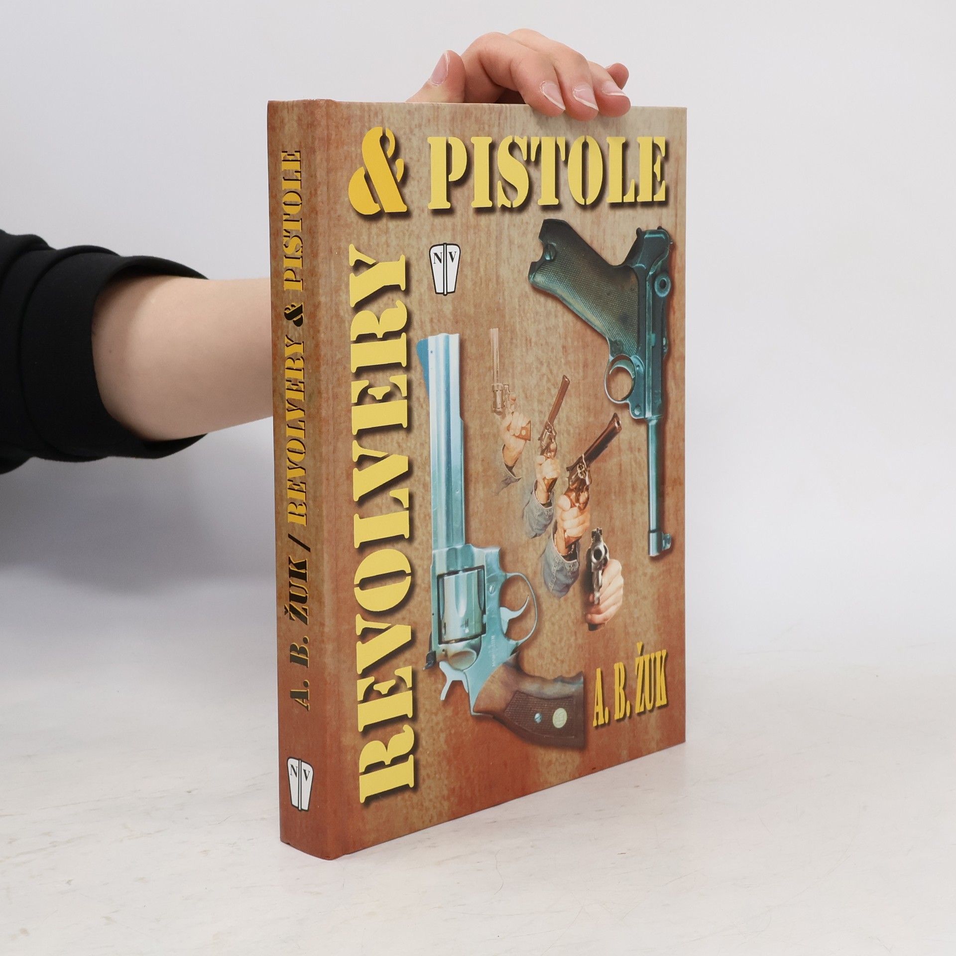 Aleksandr Borisovič Žuk Revolvery & pistole