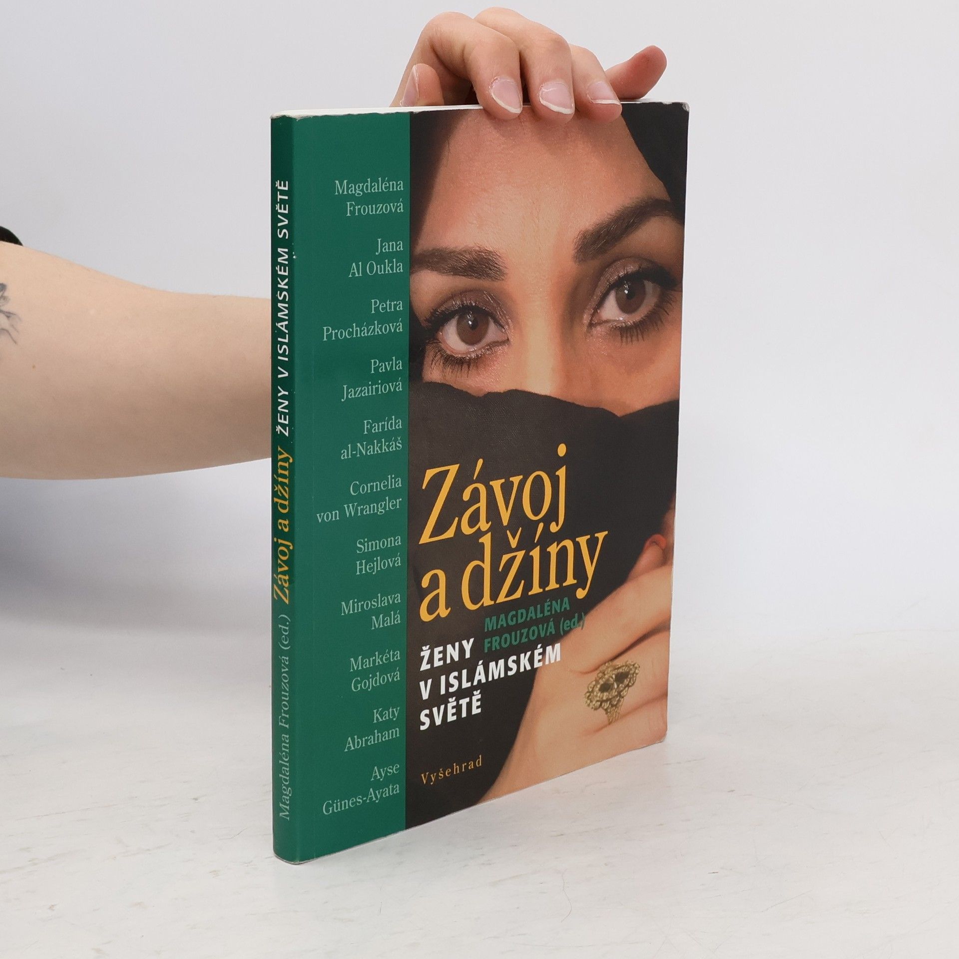 Magdaléna Frouzová Závoj a džíny