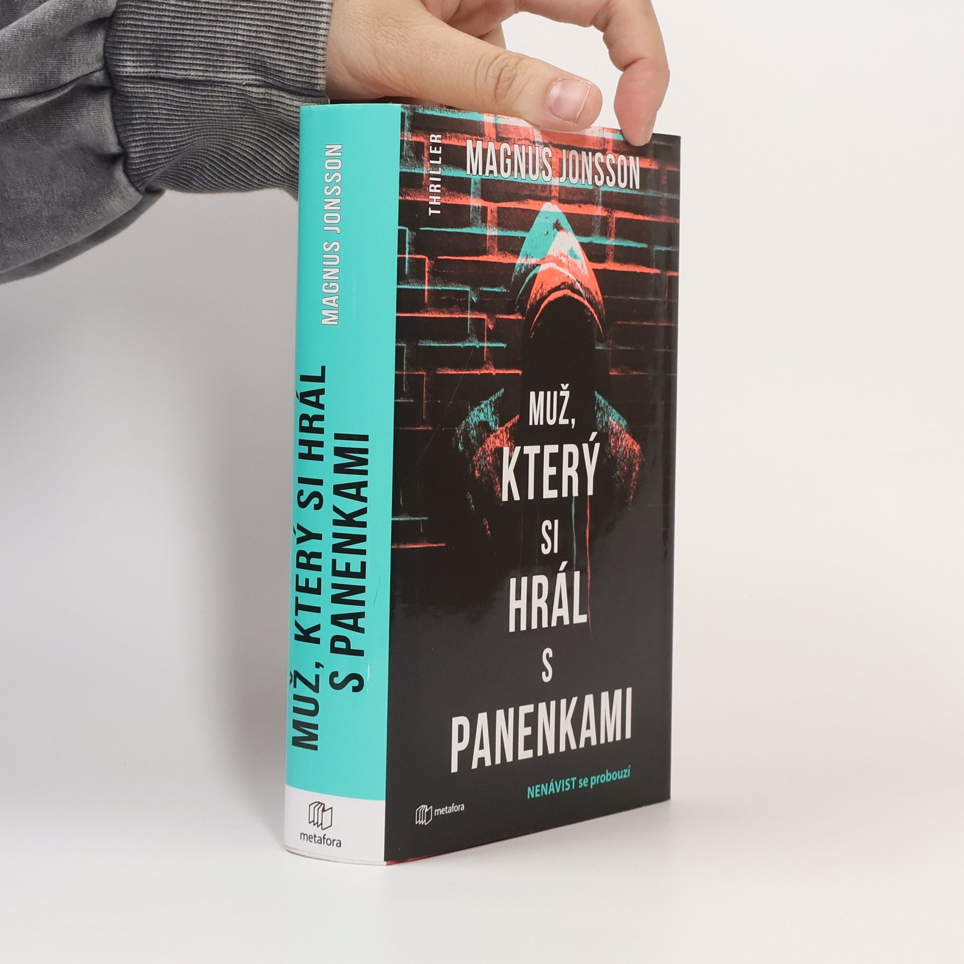 Magnus Jonsson Muž, který si hrál s panenkami