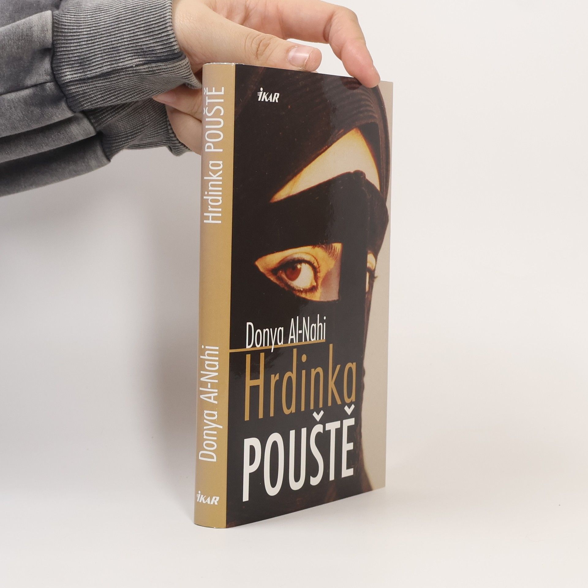 Donya Al-Nahi Hrdinka pouště