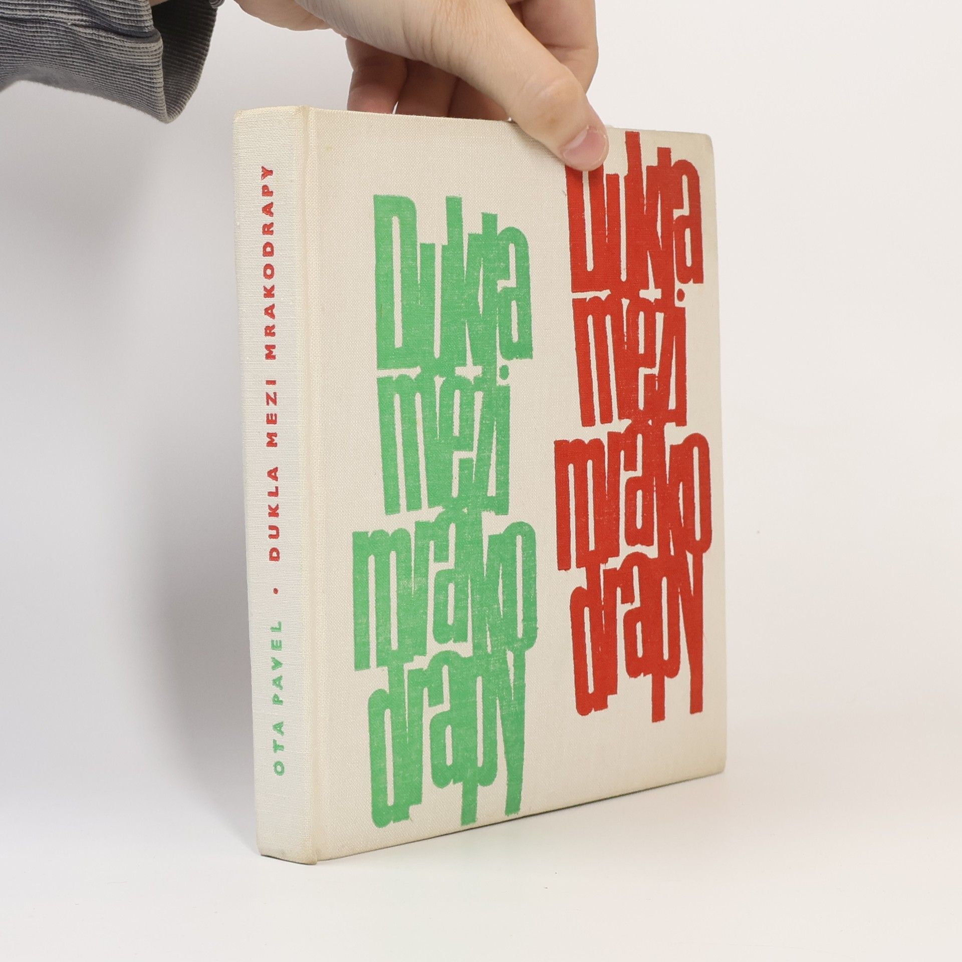 Ota Pavel Dukla mezi mrakodrapy