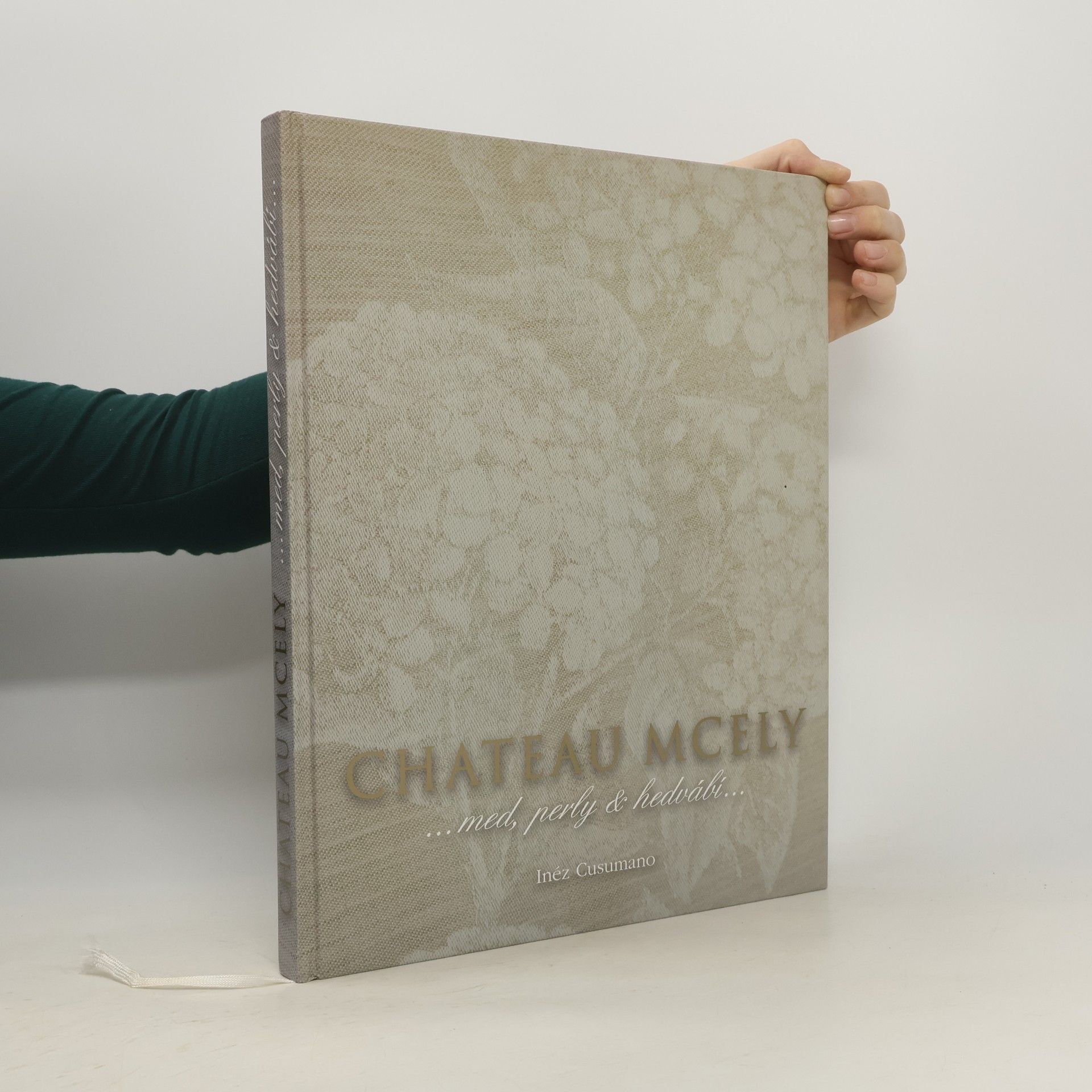 Chateau Mcely : ...med, perly & hedvábí...