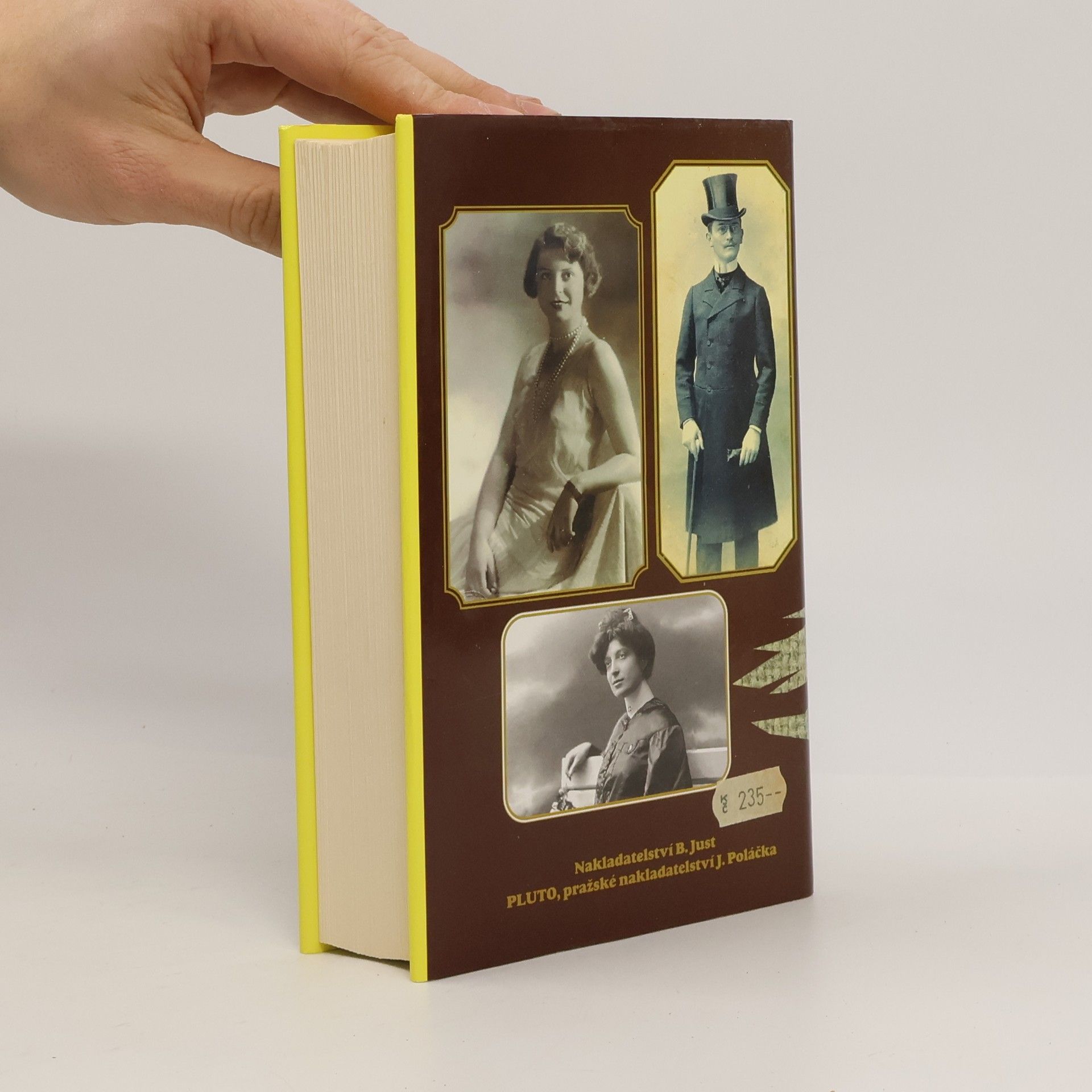 Autorenkollektiv Tři životy: Osudy žen staropražského rodu