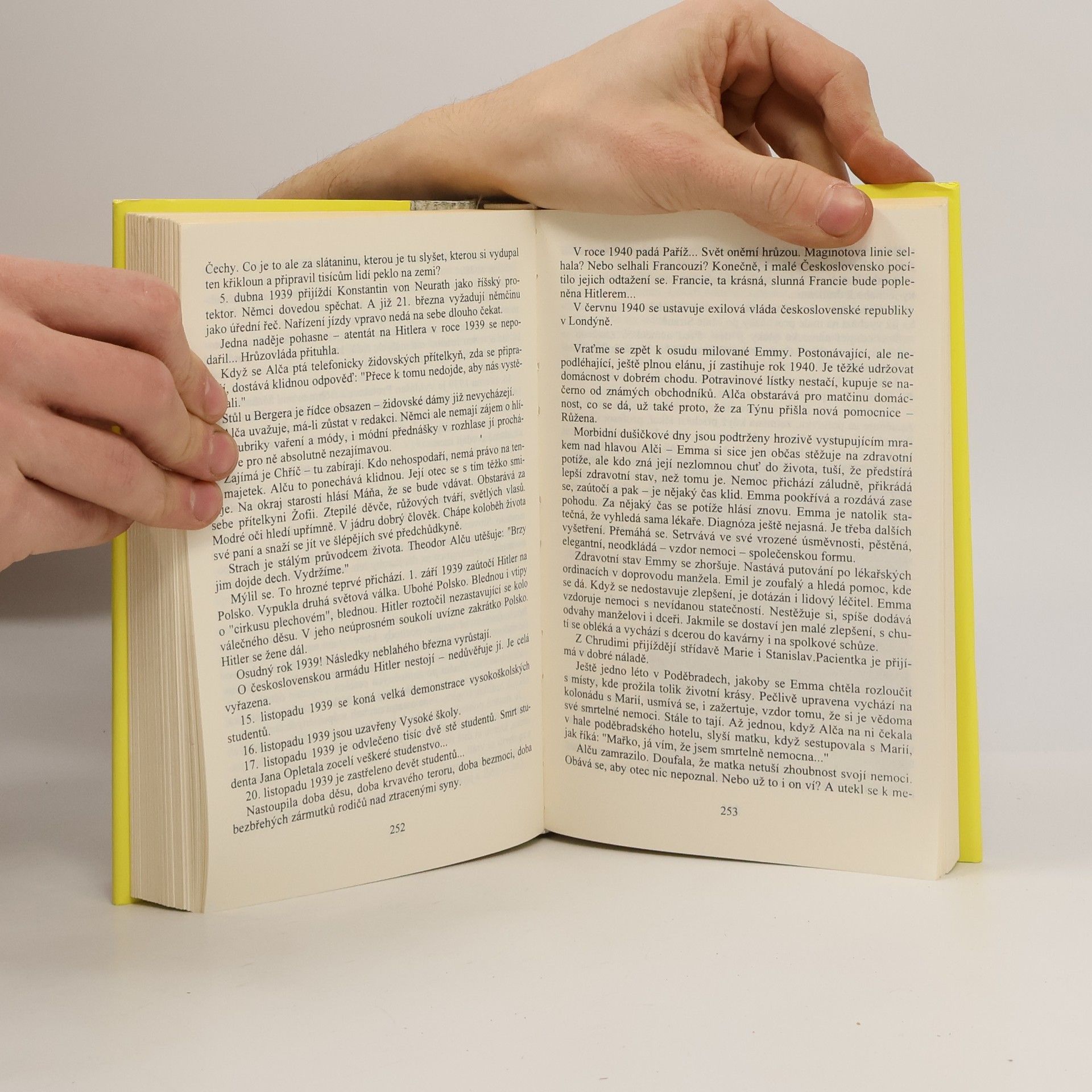 Autorenkollektiv Tři životy: Osudy žen staropražského rodu