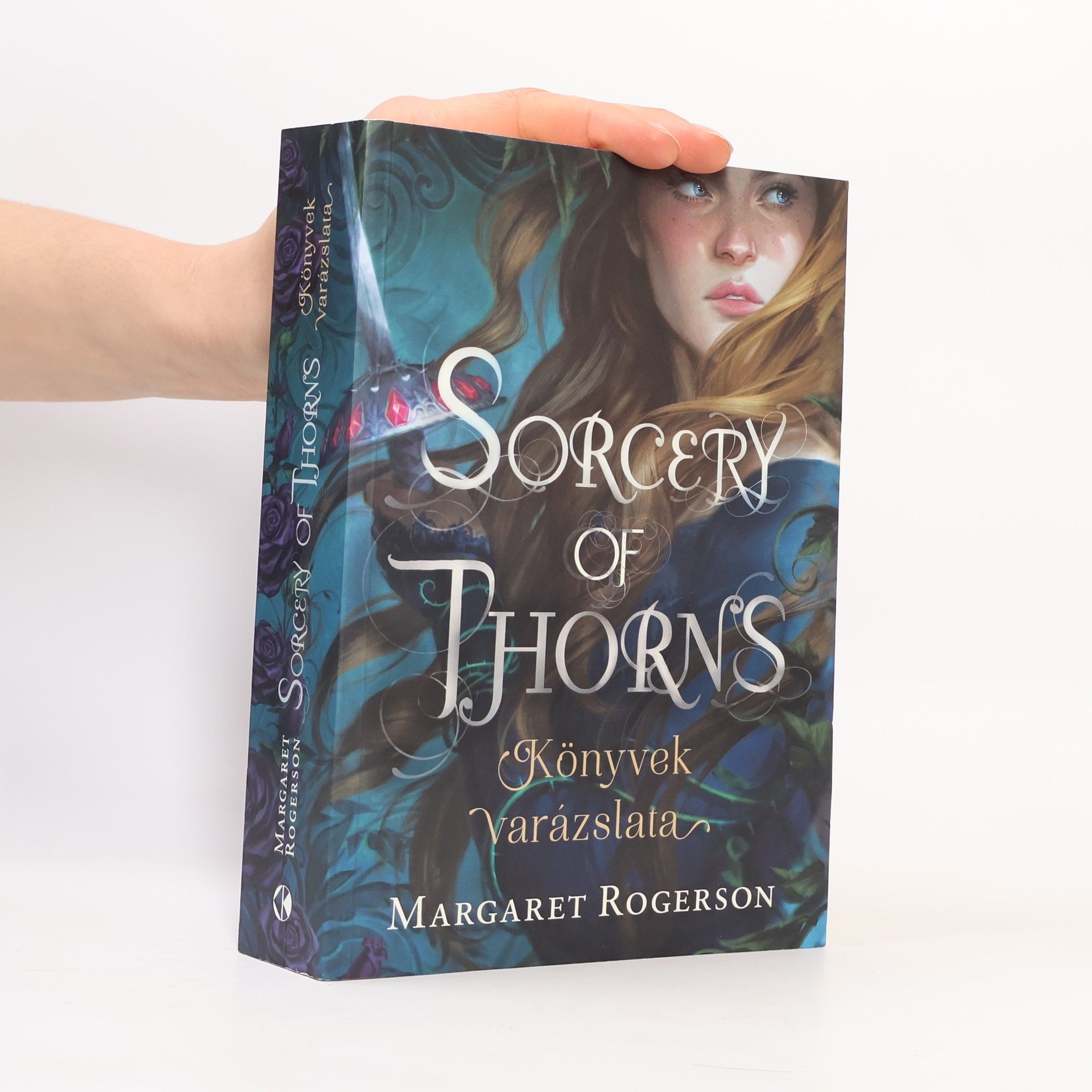 Margaret Rogerson Sorcery of Thorns - Könyvek varázslata
