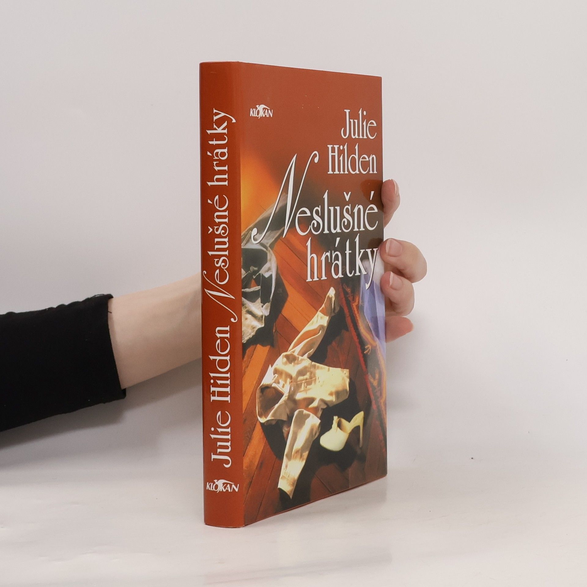 Julie Hilden Neslušné hrátky