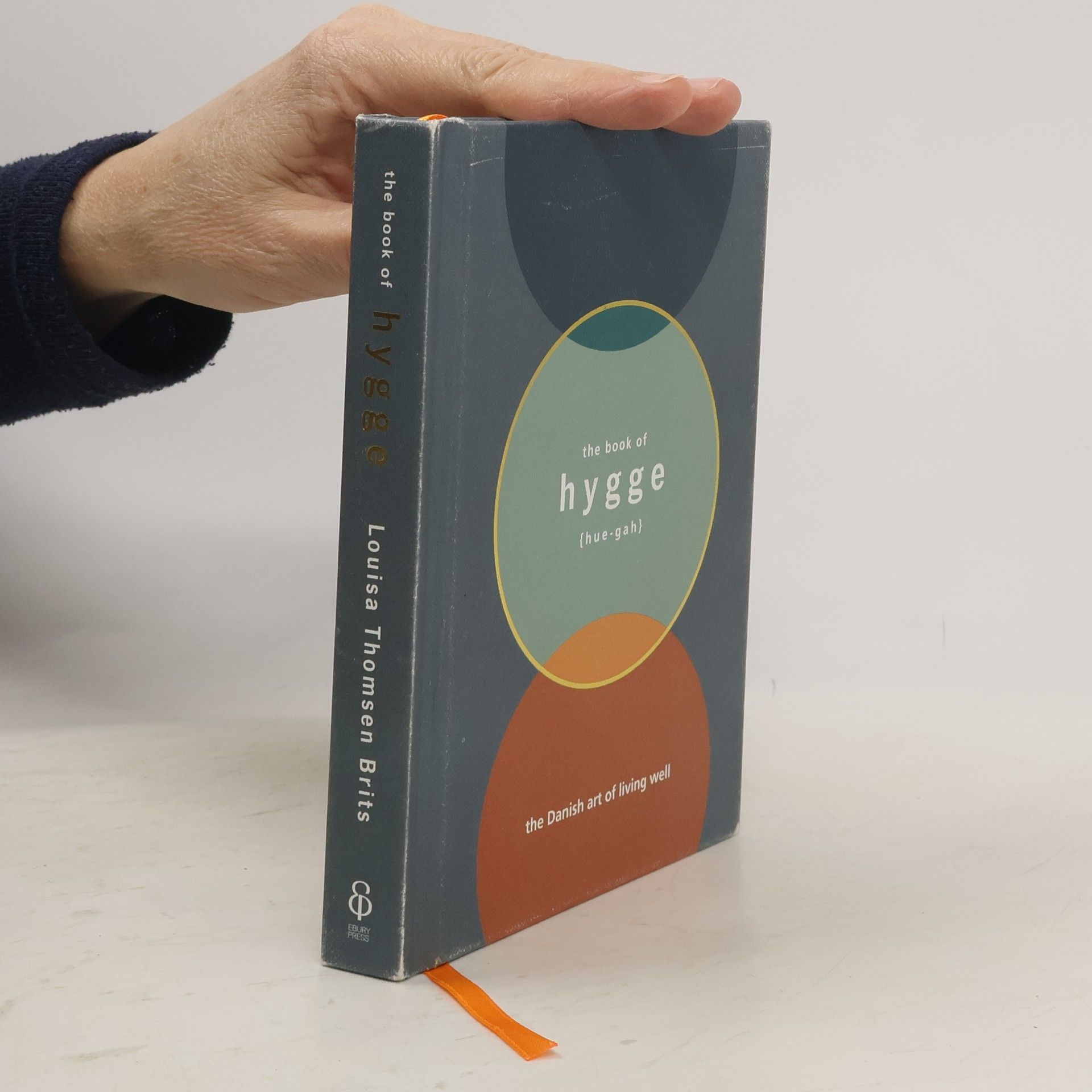 The book of hygge : the Danish art of living well