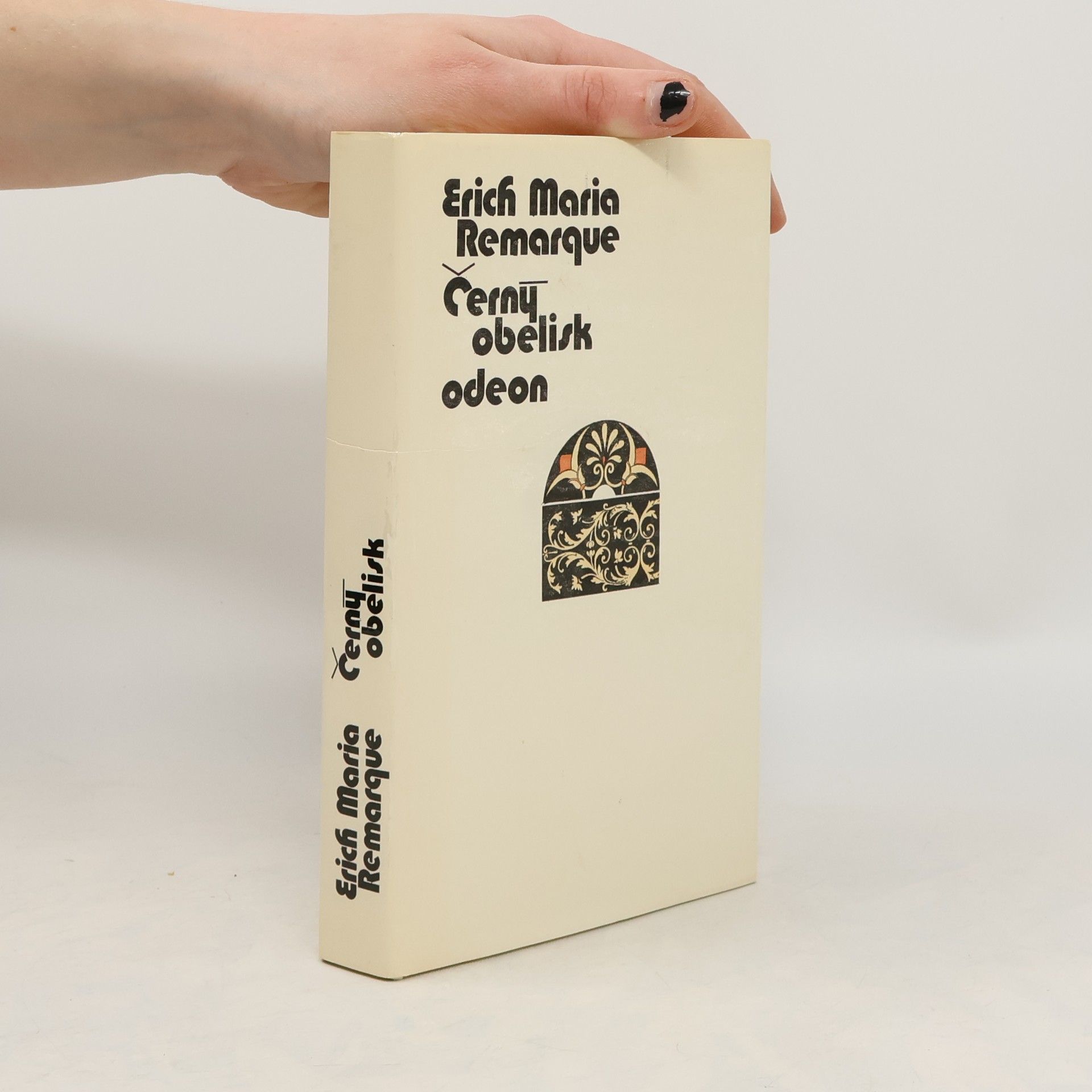 Erich Maria Remarque Černý obelisk
