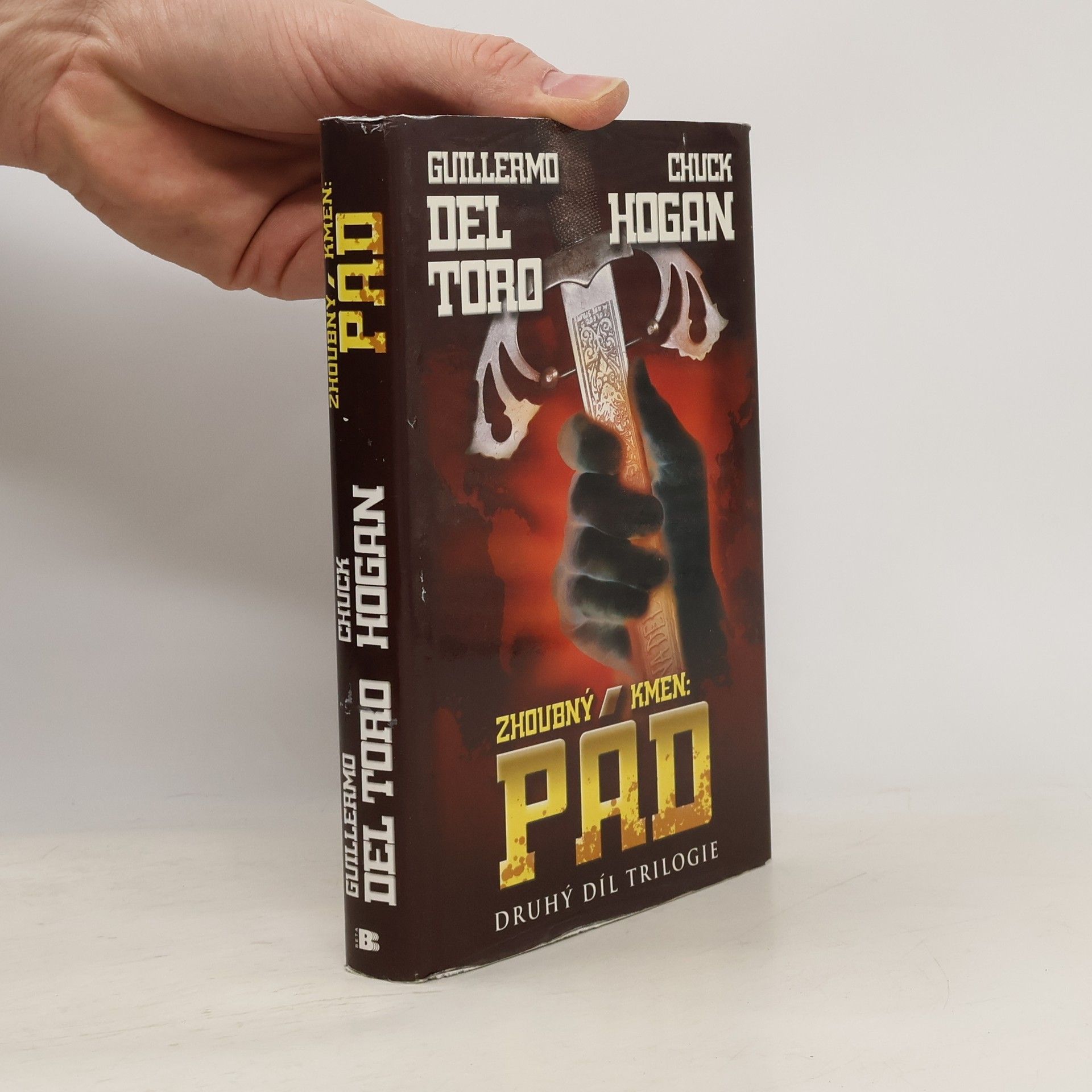 Guillermo del Toro Zhoubný kmen. Pád. Druhý díl trilogie