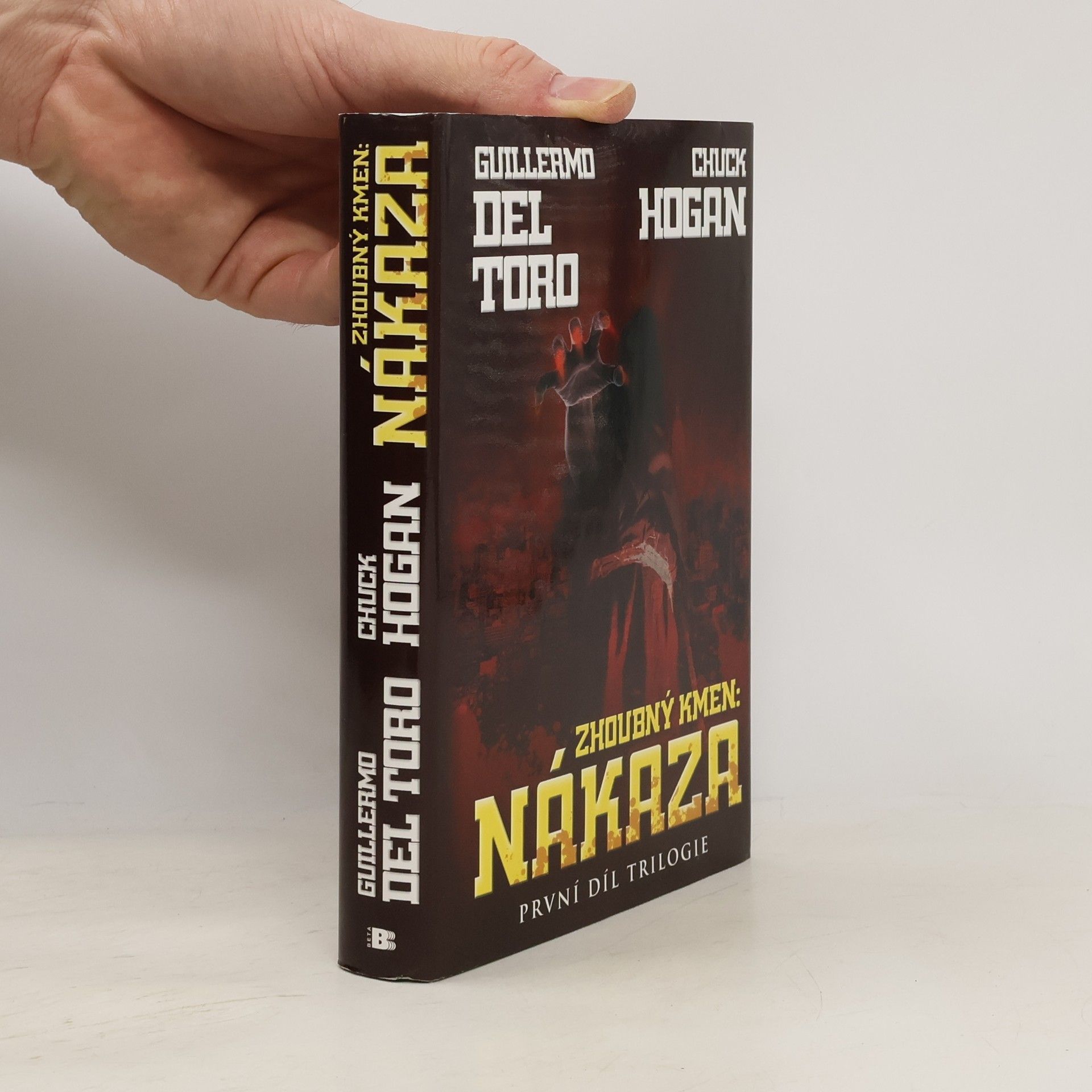 Guillermo del Toro Zhoubný kmen. Nákaza. První díl trilogie